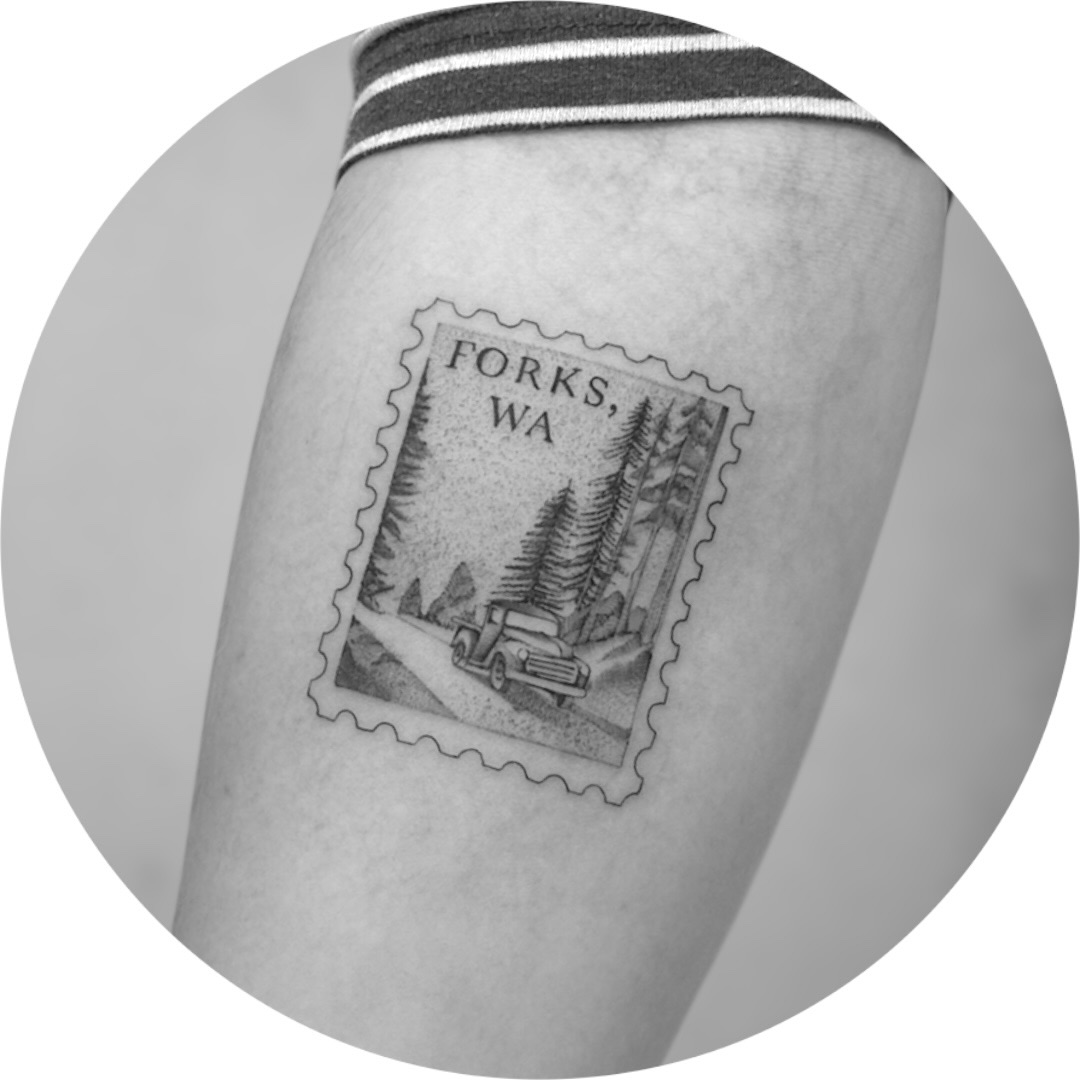 ✨ Forks, WA — Twilight vibes ✨
This tiny stamp-style tattoo for Elyse is inspired by Bella’s iconic truck from Twilight 🚘🌲
A little piece of Forks, WA to carry everywhere — misty woods, quiet roads, and that nostalgic Twilight feeling.
📩 I’m now booking for December!
Everyone who books this month will receive a special surprise 🎁✨ (announcement coming soon!)
#sticksanddotstattoo #finelinetattoo #stamptattoo #twilighttattoo #bellastruck #twilightinspired #finelinetattoos #marylandtattooartist #westernmdtattoo #smalltattoos #tattoosofinstagram #travelinspiredtattoo #forksWA