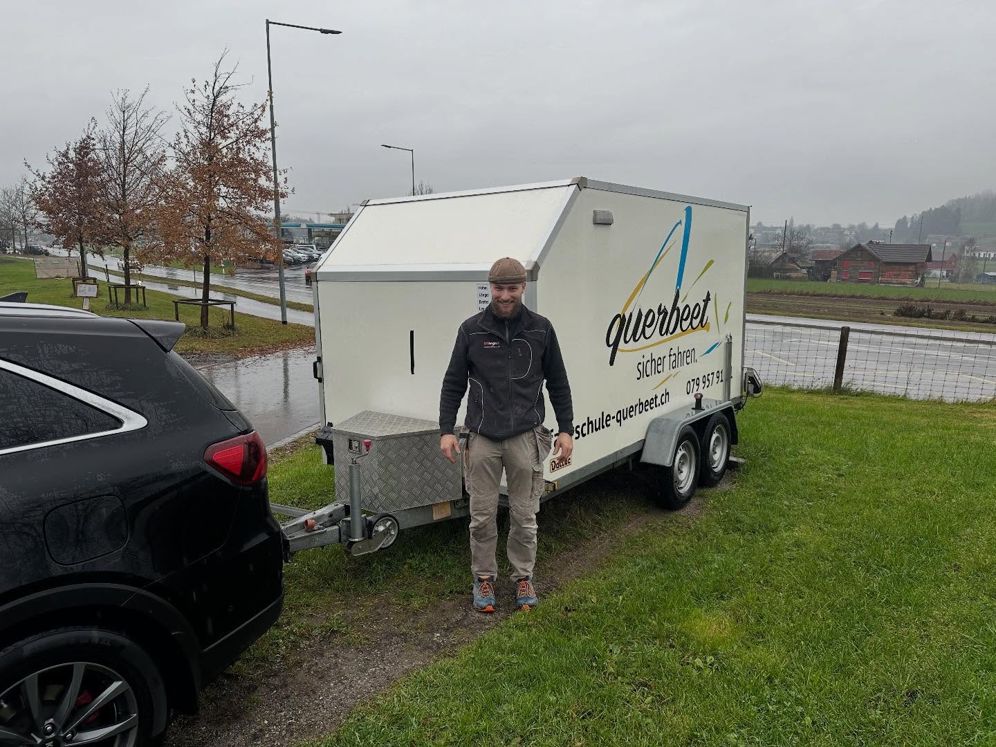 Gratulation @tobiax.kaufmann zur bestandenen Anhängerprüfung 🏁🚗🥳👏🏼
Grausiges Wetter haben wir uns heute ausgesucht 😑 nichts desto trotz konntest du deine Prüfung erfolgreich durchführen und hast verdient bestanden. Super 👍🏼
Ich wünsche dir alles gute und unfallfreie Fahrt 🚗🍀
#anhänger der #fahrschulequerbeet #cham #hagendorn #top #füralle #prüfung #bestanden