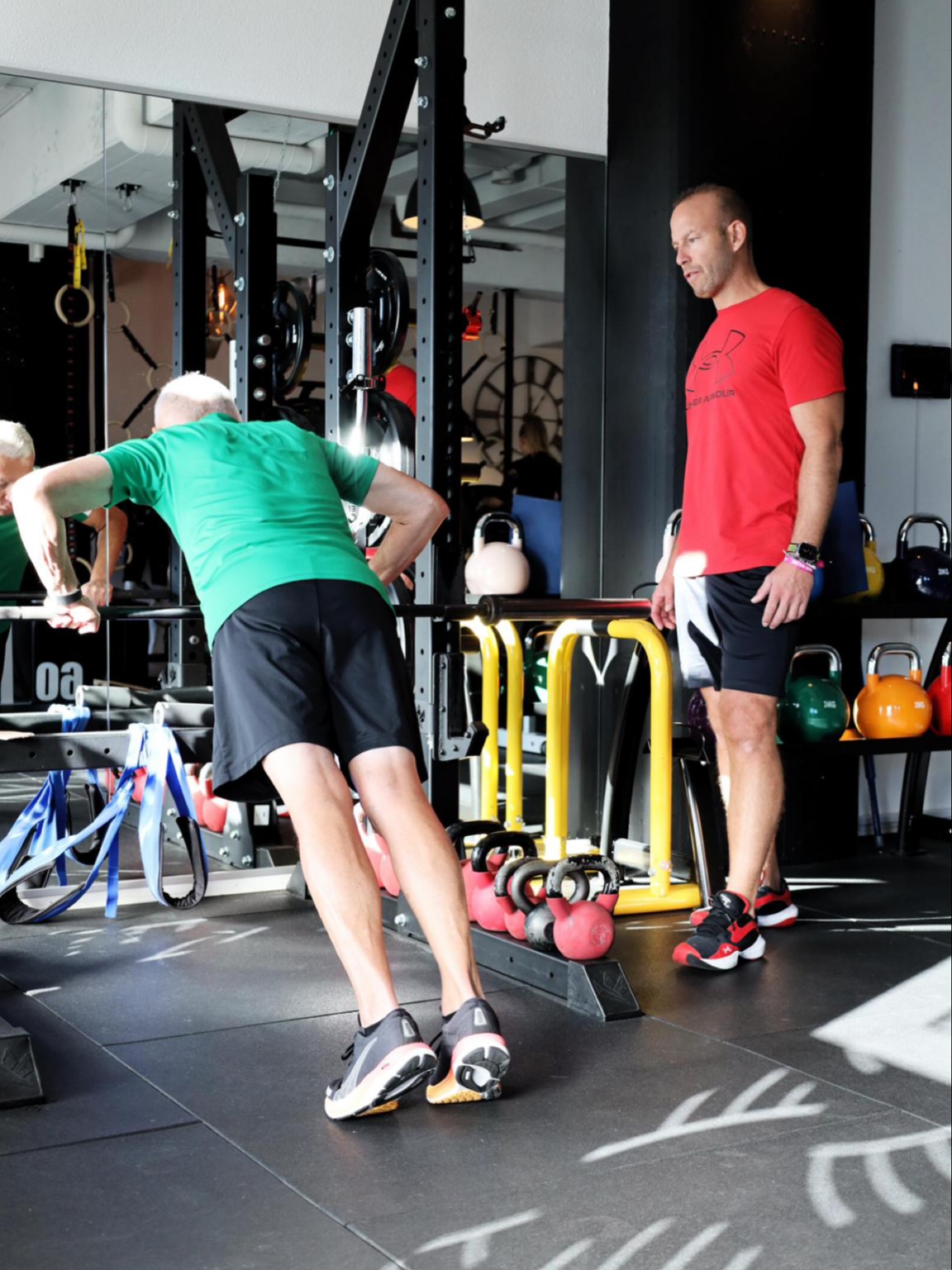 🚀 Dein Training soll mehr sein als Geräte & Cardio?
Bei StrongFit Wetzikon trainierst du mit Methoden, die deinen Körper wirklich stärker machen:
🏋️ Strength Training – Langhantel, freie Gewichte & Technikfokus
🔥 Functional Workouts – Bewegungen, die im Alltag & Sport zählen
💥 HIIT/MetCon Sessions – kurze Workouts, maximale Wirkung
🪨 Strongman Elemente – Schlitten, Sandbags, Farmers Walk & mehr
🤝 Small Group Coaching – persönliche Betreuung, starke Community
Hier geht’s nicht um „bigger biceps only“, sondern um echte Performance: Kraft, Mobilität, Ausdauer & Mentalität.
👉 Teste uns – egal ob Anfänger oder Athlet.
📩 DM für Probetraining.
#strongfit #ems #emstraining #personaltraining #gym