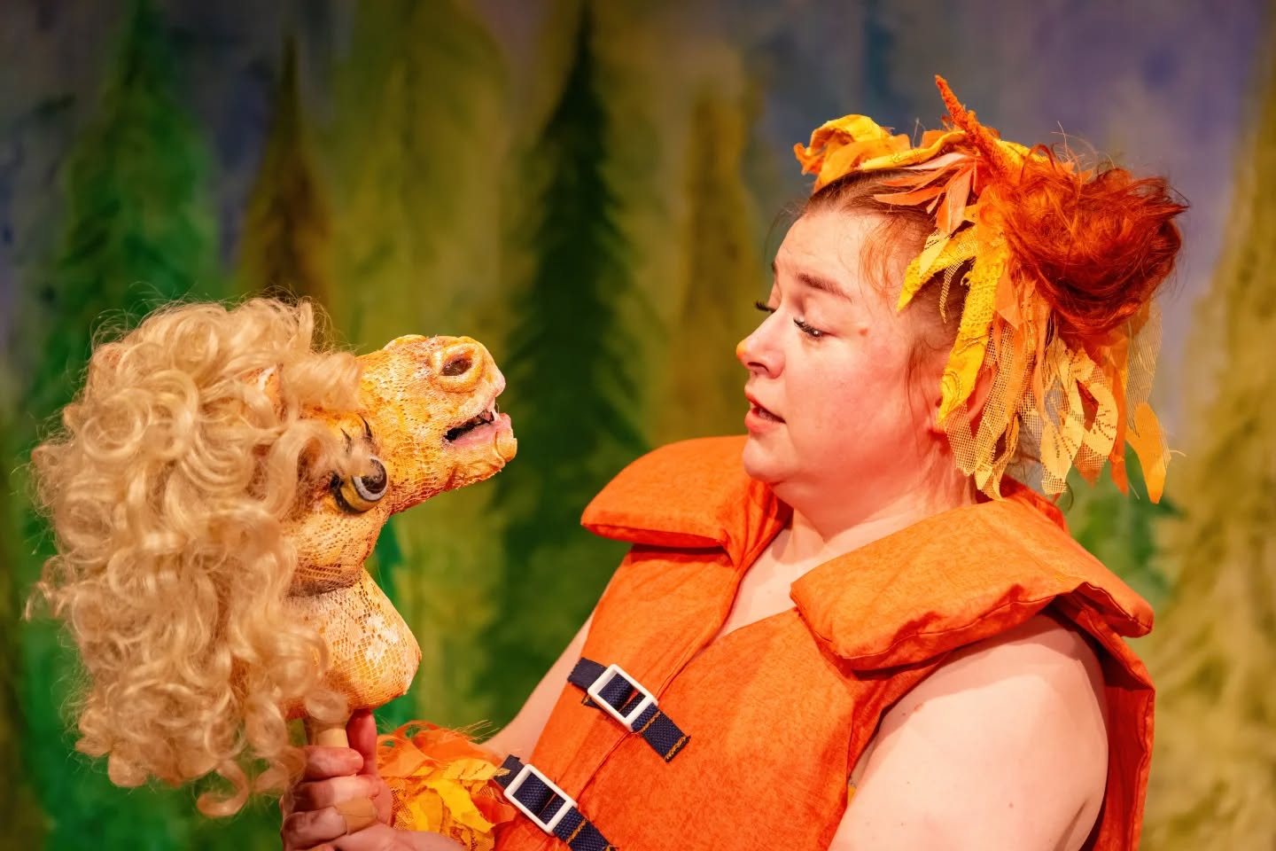 LIPPUARVONTA! 🥳🥳 TÄTTÄRÄÄ!
"Kuule, Ankka. - No mitä, Myrsky. - Mitä jos pidettäisiin lippuarvonta. - Pidetään! Pyydetään kirjoittamaan tän julkaisun kommentteihin 28.11. klo 12 mennessä kenen kanssa haluais tulla katsomaan Ootko mun kaverljia Joensuun Pakkahuoneelle. - Joo, ja sit me arvotaan kaikkien kommentoijien kesken 1 perhelippu! - Ihanaa! Voittaja voi sit valita mihin esitykseen haluaa tulla! - Kommentoikaa siis!"
T. Ankka ja Myrsky
Seuraavat näytökset @pakkahuonejoensuu 28.11. klo 18, 29.11. klo 15, 6.12. klo 15, 7.12. klo 15 ja 10.12. klo 18.
Kuvat Mikko Jormakka
#lastenkulttuuri #teatteri #musiikkiteatteri #lastennäytelmä #kaikkienteatteri