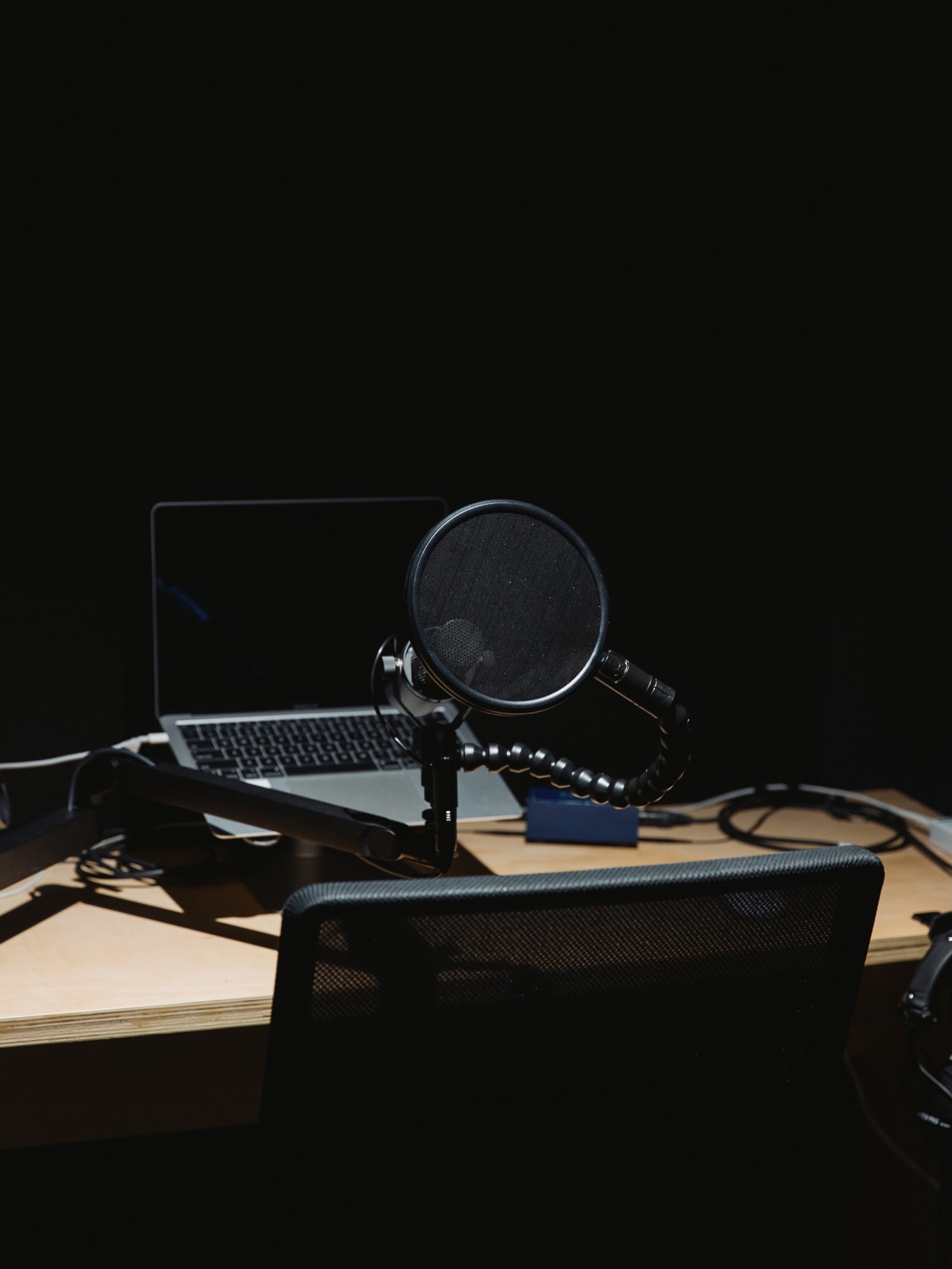 Studio details … ⚡️⚡️
.
.
Looking to record a song, voice-over, podcast or need sound design? We’ve got you covered at our professional recording studio 🎧