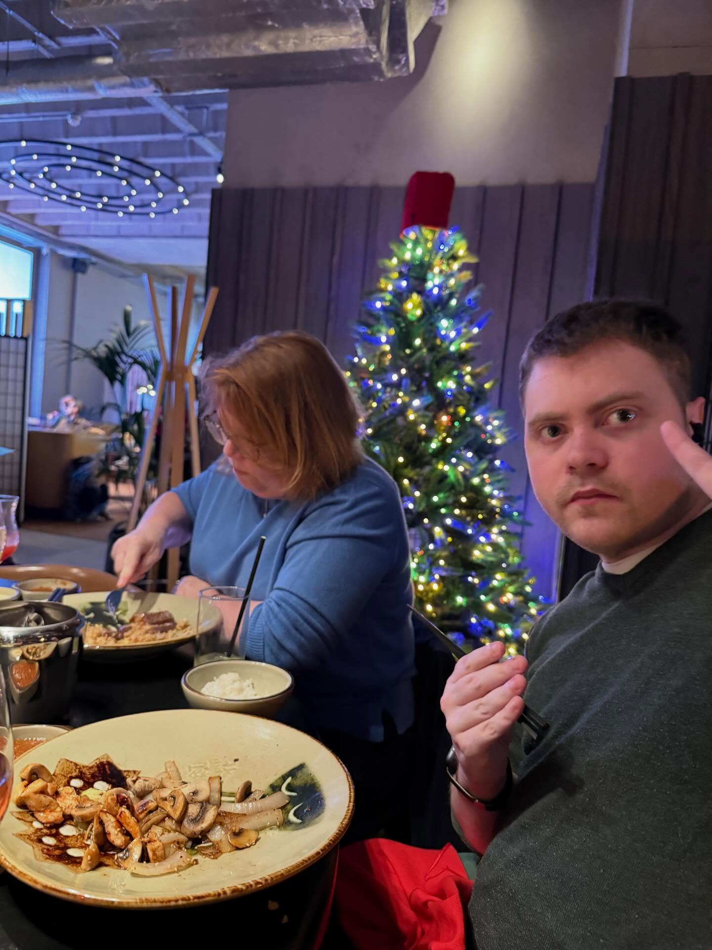A compilation of pictures from my belated birthday lunch at @benihanauk with @monk2075 and @mj8arrett enjoying a full-on premium hibachi show!
#24thbirthday #japanesefood #hibachigrill