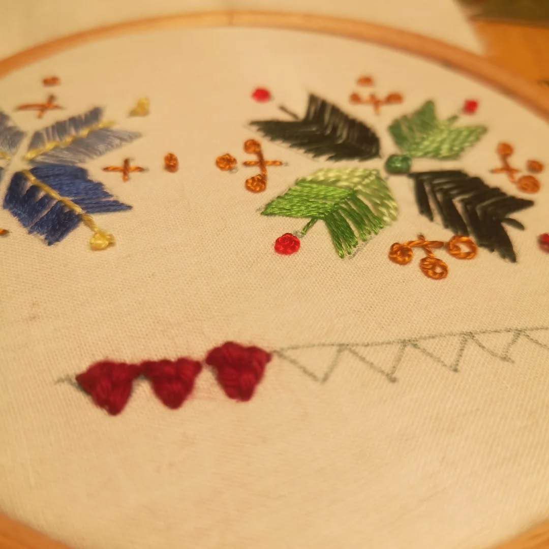 Quand faire (ou défaire) des noeuds devient la seule chose qui t'intéresse dans la vie...
C'est grave docteur ?
Y'a le noeud français, le noeud allemand et ici le noeud danois !
Tu connais ?
Prochaine escale du tour du monde en 80 aiguilles : la scandinavie!
Il ne reste qu'une place : le 13 décembre! Pour qui ?
#dansmabulle #tourdumondeen80aiguilles
#broder #respirer #danishknot faireoudefairedesnoeudsthatisthequestion