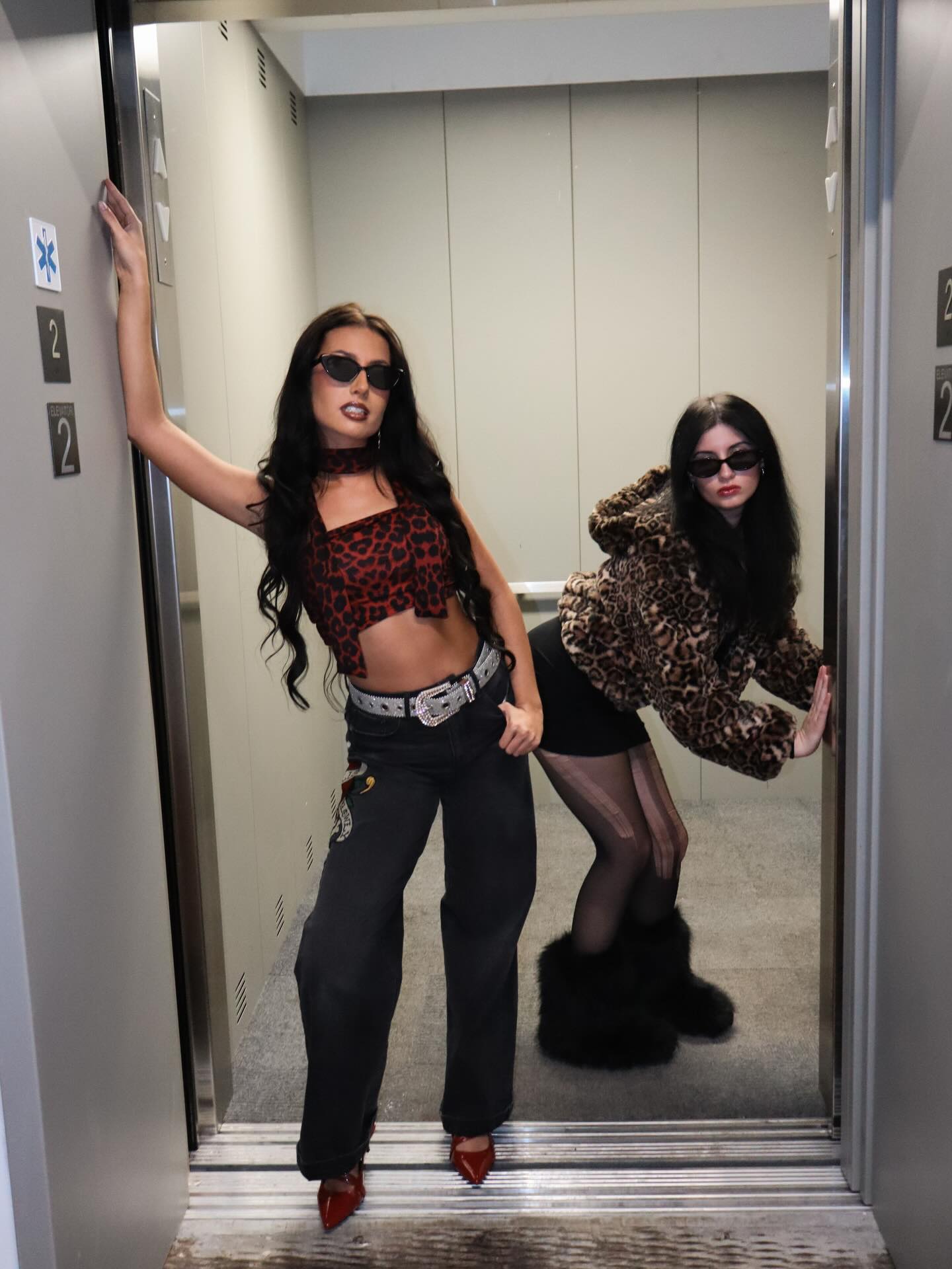 More from Moda Viva Magazine Issue 2 🕶️
Shot by: @makaylasjpg
Location: @drivendreamsstudios