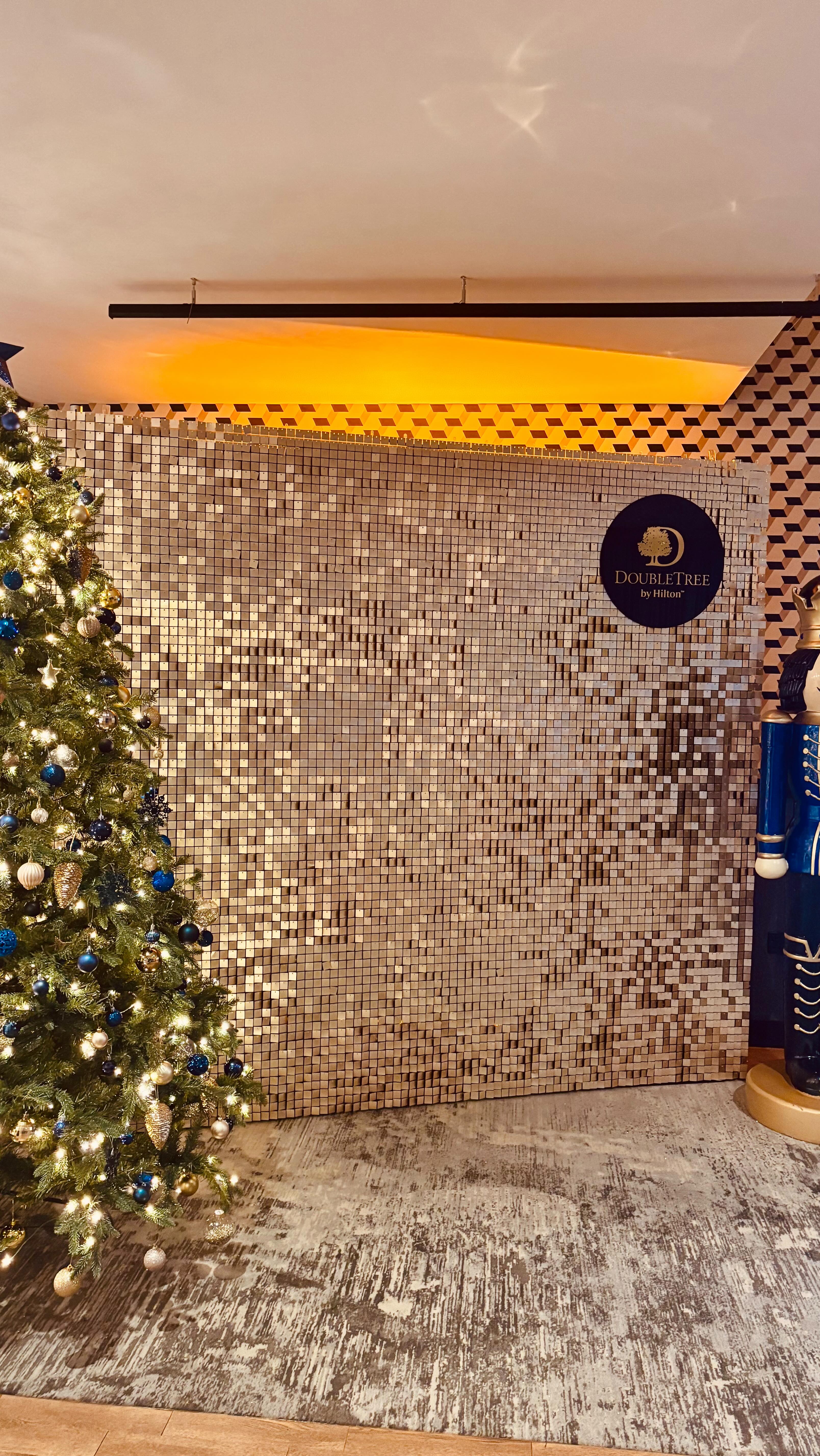 A little festive fun with the team last week transforming @doubletreesheffieldcity ready for their Christmas period ✨🎄
#ChristmasInstallations #SheffieldEvents #HotelStyling #FestiveVibes #GoldenThreadEvents