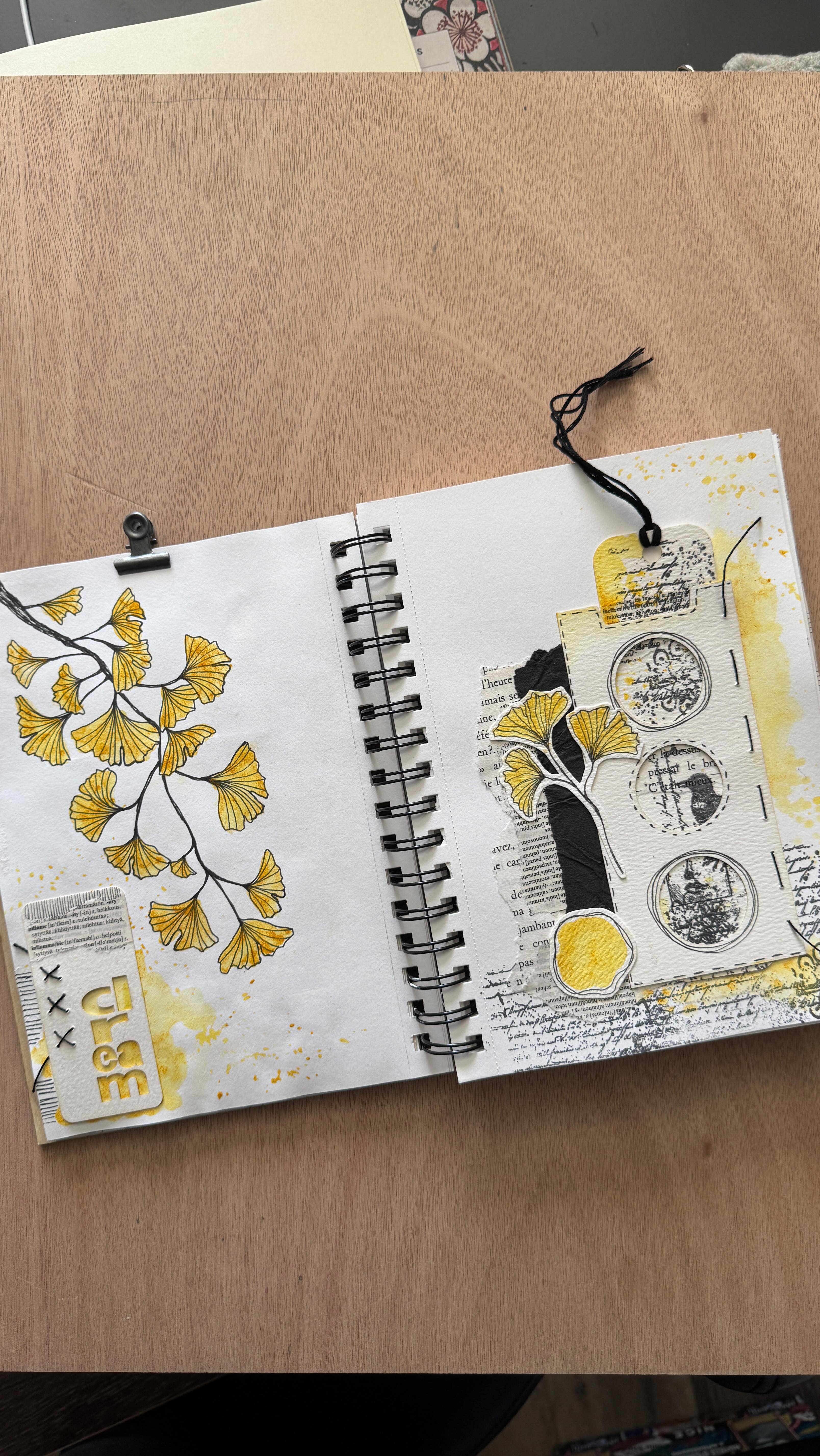 Painted Ginkgo leaves with turmeric spice in my mixed media class.
Love our spreads soooo much.
✔️stamping
✔️painting
✔️collage
✔️stitching
✔️fun times with great people
#mixedmedia #mixedmediaartist #artjournaling