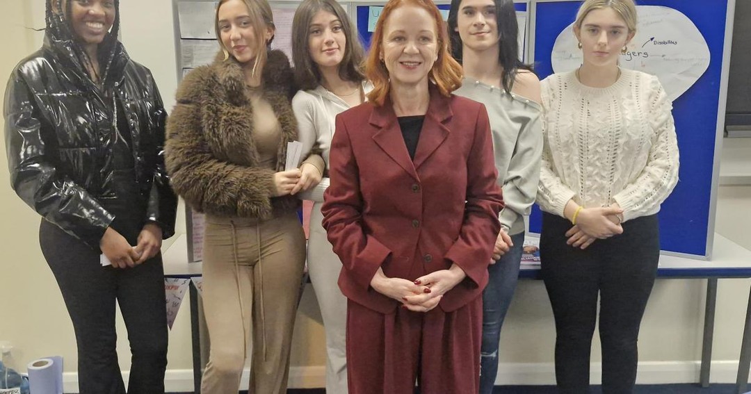 It's #UKParliamentWeek! In my column in today's T&A, I've written about the role we all have to play in our democracy, and the work I am doing with young people to help them use their voice and become active citizens.
Have a read! 👇
https://www.thetelegraphandargus.co.uk/news/25645731.your-voice-matter---mps-clear-message-bradford-residents/