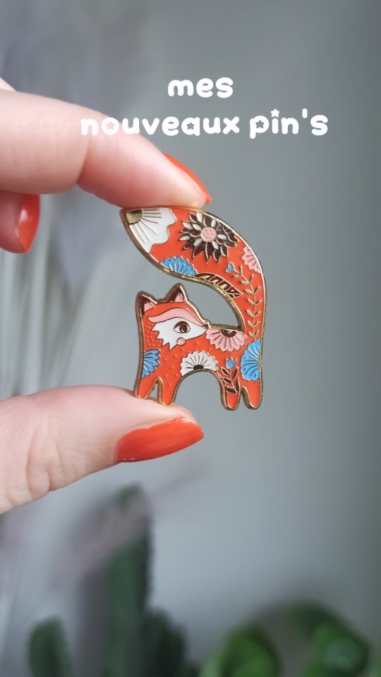 C'est avec une chanson totalement appropriée 😁 que je vous annonce l'arrivée des nouveaux pin's ! 🥳
Je pensais vraiment ne pas en faire pour cette fin d'année puis finalement j'ai craqué 😅
Alors qui sont vos favoris ?
🦊 le renard folk en version renard roux, renard de feu ou renard polaire
💀 la tête de mort mexicaine en blanc, noir ou pailletée
💖 l'ex voto en jaune ou en bleu
🐈 le chat tigré en 4 couleurs
🕊 le retour de la colombe en 3 nouvelles couleurs
🦉 le retour de la chouette en vert
°°°
Mettez moi vos icônes chouchous en commentaire, ça m'aiguillera sur vos coups de coeur 😉🙏💖
°°°
#pins #pinsaddict #accessoires #illustration #petitemarque #broches