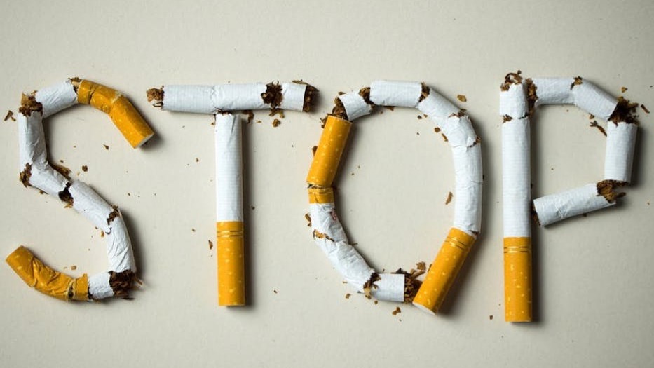 Samedi 6 Décembre de 9h30 à 12h
Atelier EFT, Tapping, antitabac,
A Graveson
Réservation 06 50 42 00 69
Tu veux arrêter de fumer…
Pas “un jour”, pas “lundi prochain” — maintenant.
Mais à chaque fois c’est la même histoire :
stress, habitudes, envie… et la cigarette reprend le contrôle.
Eh bien là, on change les règles du jeu.
En novembre, je lance un atelier spécial arrêt du tabac.
Un atelier pour ceux qui veulent reprendre le pouvoir sur leur vie,
respirer, bouger, se sentir plus léger, plus libre, plus fier.
On va utiliser l’EFT,
une méthode puissante, rapide,
qui agit directement sur le stress, l’envie et l’addiction.
Tu vas repartir avec :
✅ un protocole anti-envie simple à utiliser
✅ des outils pour te calmer en 2 minutes
✅ un plan clair pour tenir
✅ une vraie impulsion mentale pour dire : STOP, c’est fini.
C’est un vrai déclic, une mise à jour mentale, un redémarrage.
Si tu veux rester fumeur, très bien.
Mais si tu es prêt(e) à dire :
🫁 “Je reprends mon souffle”
🔥 “Je reprends ma liberté”
💪 “Je reprends ma vie en main”
Alors tu réserves ta place, et tu viens.
Et on le fait ensemble.
Avec méthode, avec énergie, et avec un vrai résultat.
Places limitées.
Tu veux en être ?
Tu m’écris maintenant 👇 ou tu réserves ta place au 06.50.42.00.69