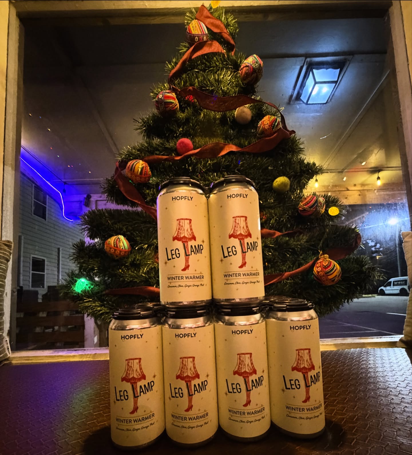 It’s a major award!’ 🏆 This cozy winter warmer is brewed with the perfect blend of cinnamon, ginger, clove, and orange peel like a warm hug from your favorite holiday movie! With malty sweetness and a gentle heat, it’s a showstopper that’ll make you feel like you’re sitting by the fire, wrapped in nostalgia. Cheers to spicing up your season! 🍻✨