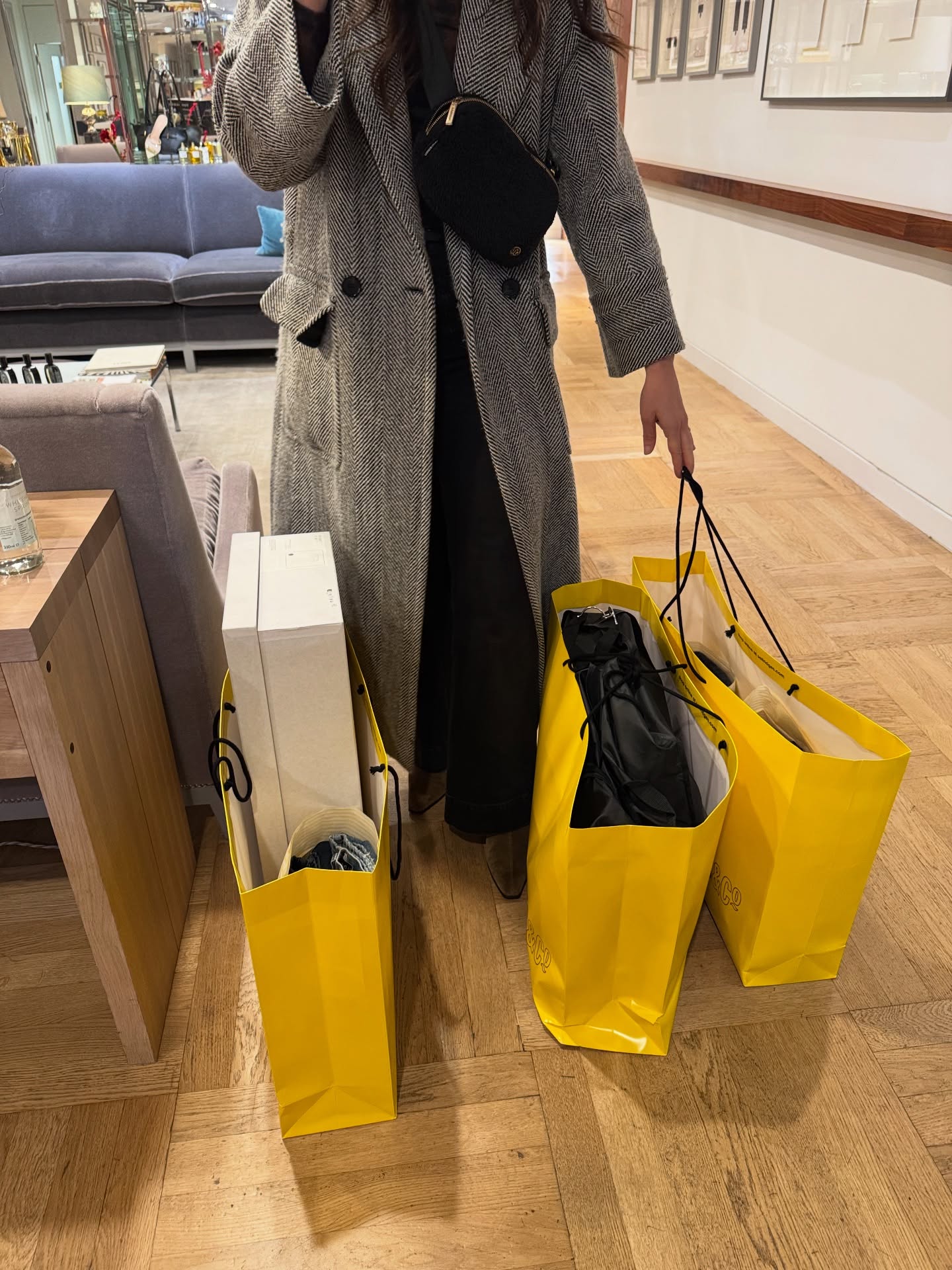 Another successful week of styling and personal shopping appointments curating pieces with purpose and building wardrobes that feel refined and wearable 🛍️
My aim:
✔︎ Selections that integrate seamlessly into your lifestyle
✔︎ Looks that elevate your everyday
✔︎ A wardrobe that feels effortless and considered
#personalstyling #personalstylist #personalstylistlondon #personalshopperlondon #elegantstyle