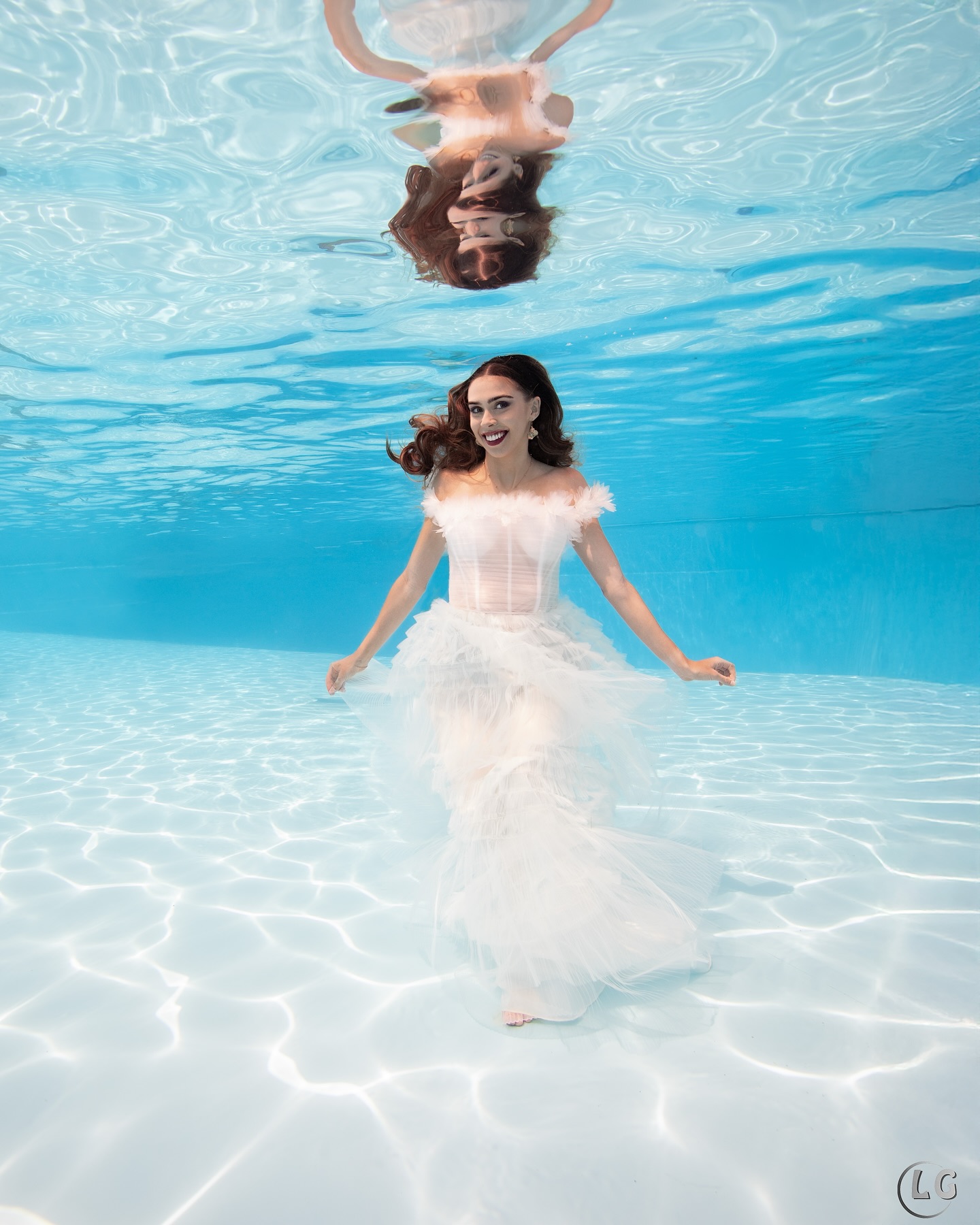 Weightless wonder 🌊
There’s something magical about moving beneath the surface, where fabric floats, light dances, and everything feels a little more fantastical 💙✨
More shots from my spontaneous shoot with @lg_fotodesign during my pop-up at @merfolktreffen in Germany earlier this year 🧜🏼♀️
#UnderwaterPhotography #MermaidTarielle #Dreamlike #MelbourneModel #UnderwaterMagic #ArtInMotion #EtherealVibes