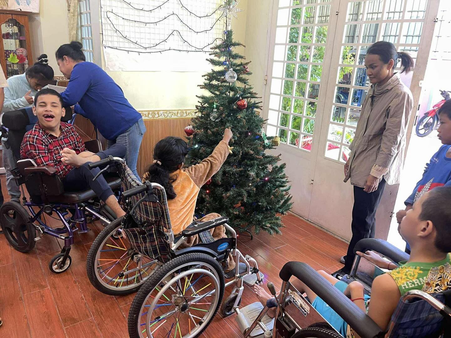 Tomorrow is Giving Tuesday and you can help us celebrate the light, love, joy and hope of Jesus by giving a tax deductible financial gift through our website 🎄😃💕