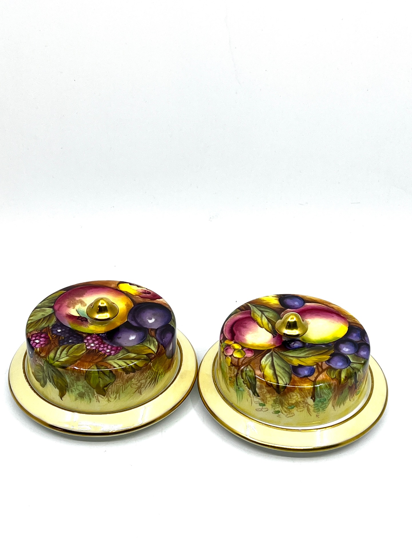 Hand-painted Aynsley “Orchard Fruit” covered butter/cheese dishes — petite 4.5” size 🍑🍇
Vivid colours, beautiful gold trim, and classic English craftsmanship.
Perfect for charcuterie, condiments, or as charming gifts.
$75 each or $140 for the pair.
DM to purchase.
aynsleychina #aynsleyorchardfruit #handpaintedchina #englishporcelain #vintagechinacollector #fruitpatternchina smallantiques hostessgifts tablescapestyling holidayentertaining vintageservingware westvancouver vancouverdecor antiquesforsale