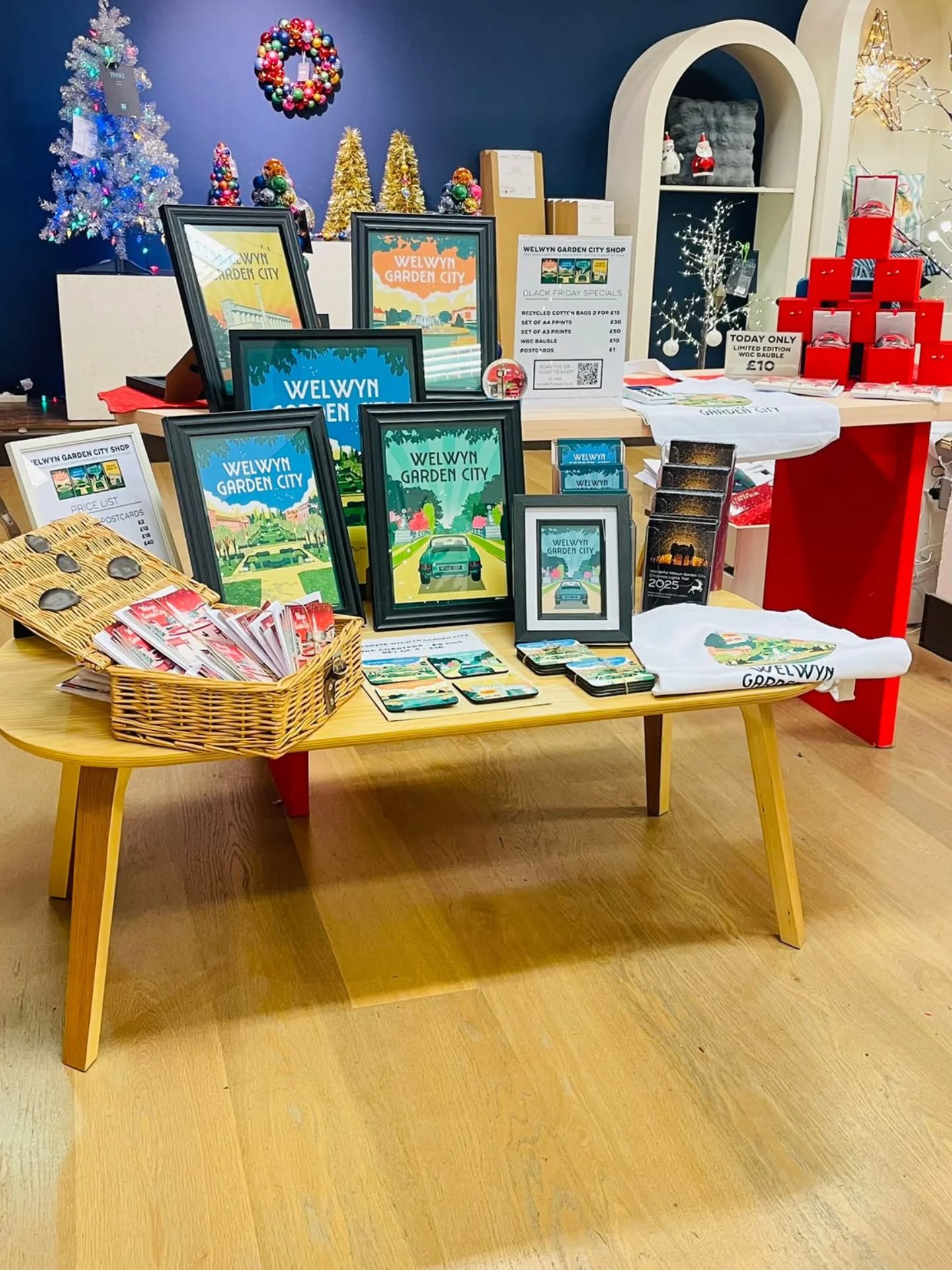 🖤✨ BLACK FRIDAY DEALS — ONE DAY ONLY! ✨🖤
This 28/11/25, shop the Celebrate Wonderful WGC collection in John Lewis WGC and bag some incredible savings — in-store only!
🎁 BLACK FRIDAY SPECIALS
🛍️ 2 Tote Bags for £15 (RRP £12.50 each)
🎄 Hand-Painted Wonderful WGC Bauble — £10 (RRP £12.50)
🖼️ Complete A4 Print Set — £30 (RRP £40)
🖼️ Complete A3 Print Set — £50 (RRP £70)
🌟 Every purchase helps fund town centre initiatives, events & community projects, so you’re giving back while you shop!
📍 Find us near the Christmas section inside John Lewis
⏰ From 11am — ONE DAY ONLY! Don’t miss it.
#wonderfulwgc #blackfridaydeals #johnlewiswgc #shoplocal #supportlocal #ONLYINPERSON #onedayonly #celebratewonderfulwgc #welwyngardencity