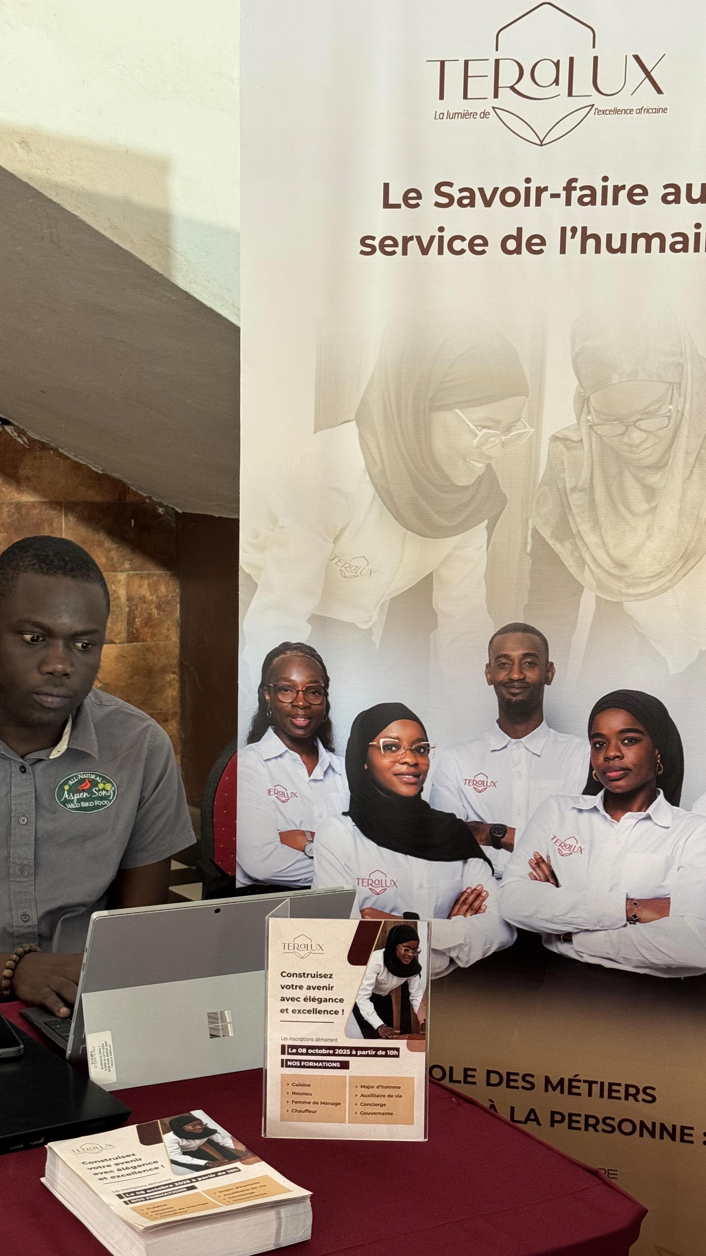 Notre équipe commerciale est présente pour échanger avec les élèves, découvrir leurs ambitions et leur présenter nos offres de formation.
Une journée pleine d’énergie, de curiosité et de belles rencontres !
Voir l’enthousiasme des jeunes nous rappelle pourquoi nous faisons ce métier : inspirer, accompagner et ouvrir des portes vers l’avenir.
Merci au Lycée de Lamine Gueye pour cette belle initiative et félicitations pour ces 100 ans d’excellence éducative !
#Teralux #Formation #Orientation #Inspiration #Centenaire