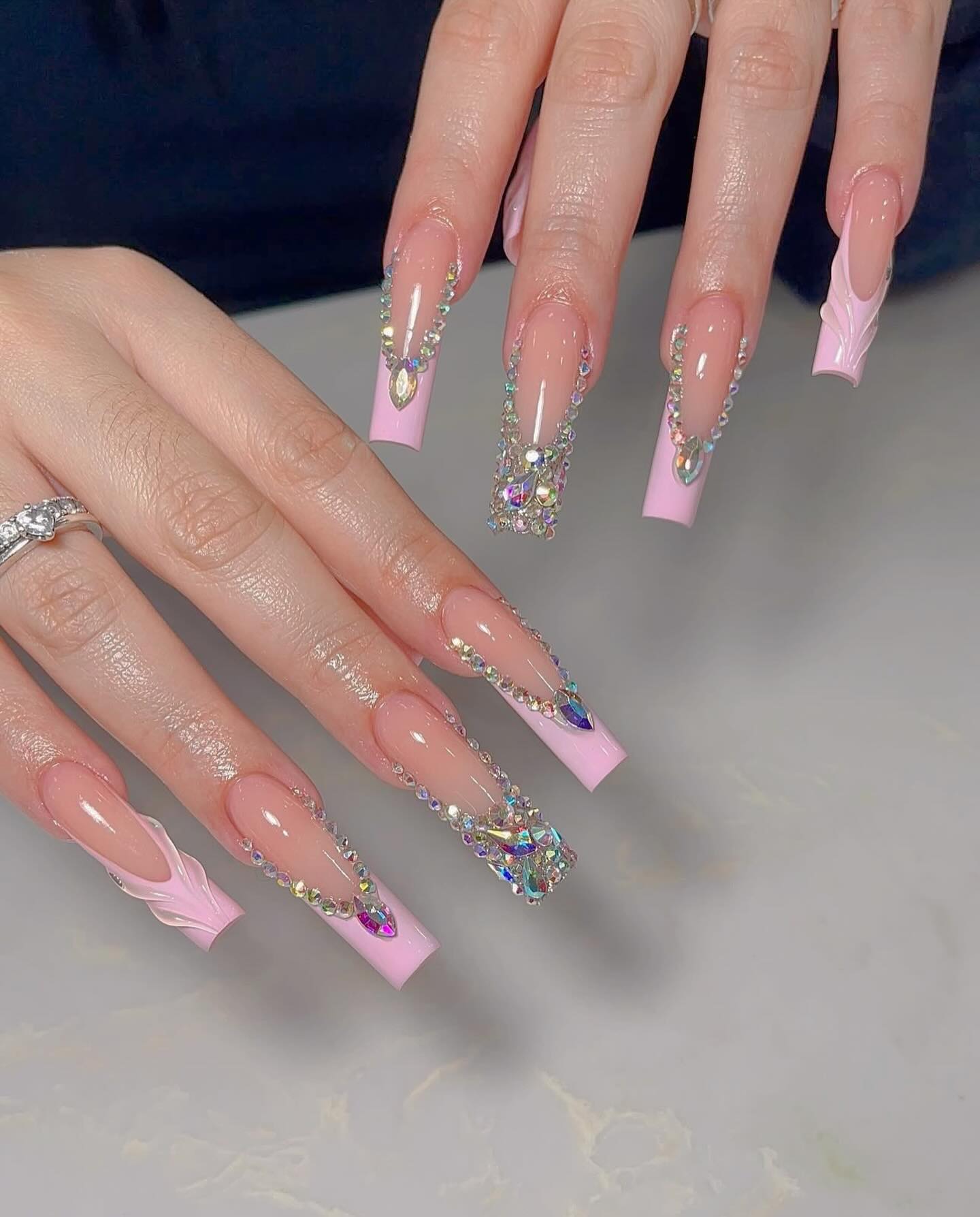 Wie sehen eure Urlaubsnägel aus? ✨✨✨
Her damit eure Ideen #nailart #nailsofinstagram #nudenails #chromnails #angelnails #naildesign #nail