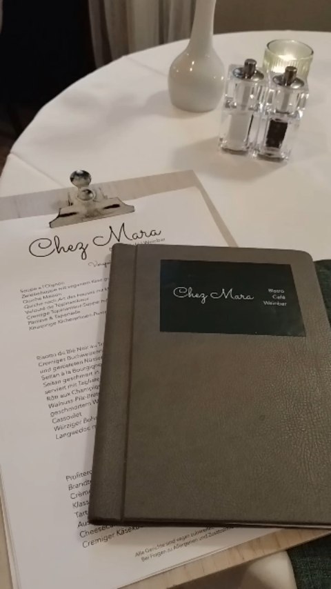 Unser kleines Stück Paris! 🇫🇷 Gerichte inspiriert von Klassikern der französischen Bistros und eine feine Auswahl von Weinen. 🍽️
Wir freuen uns auf Euren Besuch! 🥂
/Mara
#rostockktv #rostockrestaurant #rostock #frenchrestaurant #weinbar #veganrestaurant #veganfood #frenchfood #restaurant