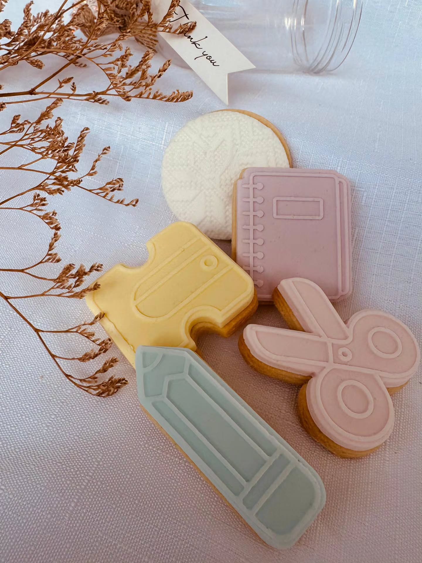 A Lunchtime Surprise”
Imagine this: it’s the first week of school… tiny butterflies in tiny tummies… and inside the lunch box sits a little cookie made just for them.
A quiet reminder that they’re brave, they’re loved, and they’ve got this.
Our Teacher Tool Kit Stamps & Cutters aren’t just for teachers - they’re perfect for mums who want to sprinkle a little extra magic into the school day.
A hidden note of courage… baked in fondant and sugar.
Because sometimes the smallest treats carry the biggest hugs.
All products available via the link in our bio.
Cookies lovingly prepared and photographed by our BA Bridget @crumbswithlove
#LunchboxLove
#BackToSchoolCookies
#MumMadeMagic
#FirstDayOfSchoolAustralia
#CuteCookieCreations