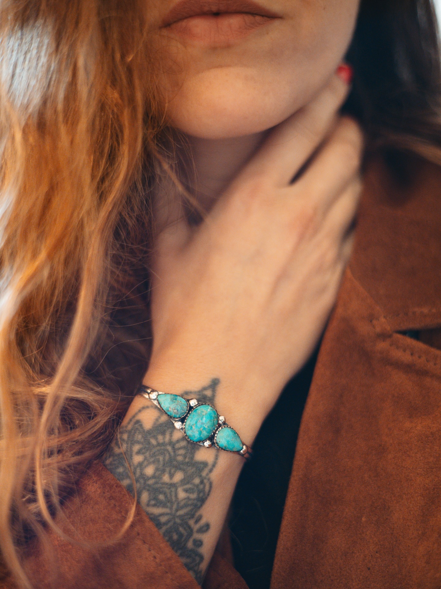 Nouveau bracelet dans la famille Sonora 🤍
Oui, ça n’arrête pas, c’est aussi le « problème » de faire des produits qu’on aime, c’est qu’on en ajoute toujours plus !
Avouez que ce petit jonc en argent et pierres de turquoises est quand même beaucoup trop canon pour ne pas terminer sur le site.
Je suis faible, mais quand on aime on ne compte pas 🤍
Je vous rappelle que vous avez jusqu’au 17 maximum pour une livraison garantie avant Noël.
Rendez vous sur le site pour faire des heureux et des heureuses ✨
#jonc #braceletaddict #bijouxfaitmain