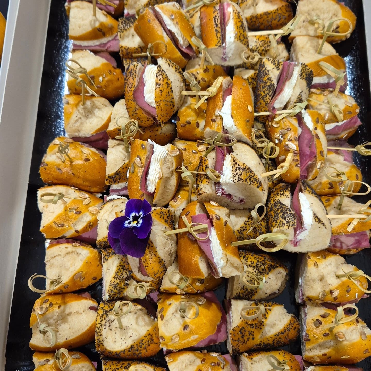 Buffet de Noël des enfants pour une entreprise
#traiteur #traiteurtroyes #traiteurentreprise #traiteurevenementiel #traiteuraube #troyeschampagnemetropole #troyesmaville