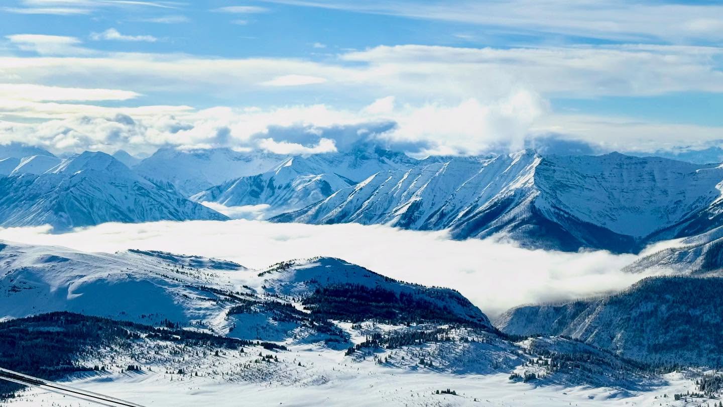Skiing Canada 🇨🇦 #banff #skibanff #banffnationalpark #canada #canada🇨🇦 #travelbloggers #travelblog #travelblogger #retireandtravel #retireandtravel #skicanada @sunshinevillage