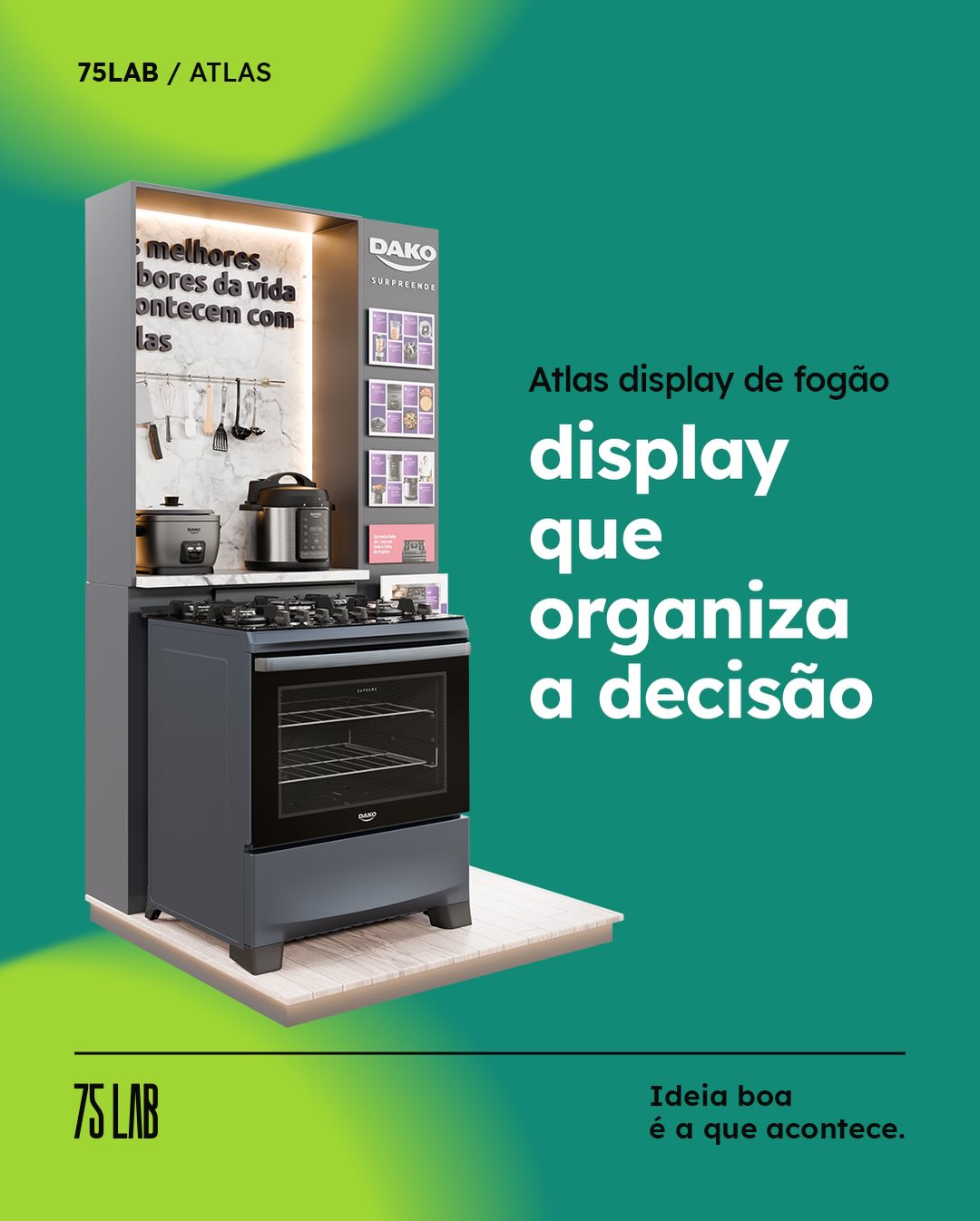 O fogão é um dos protagonistas não só entre os eletrodomésticos como também na casa dos brasileiros. Nossa cultura de tornar o processo de cozinhar em um momento social é única. Assim, a forma como ele é exposto muda muito a forma como ele é percebido.
No trabalho com Atlas, a 75lab focou em:
• usar os displays para ambientar o produto em cenários que se adequem a diferentes canais, em duas versões;
• criar comunicação que apresente o produto, permitindo visualizá-lo com maior familiaridade;
• aproveitar volumes do display pra criar alturas e descolar o produto do “chão da loja”.
Quando o shopper consegue imaginar o produto em casa, o display faz mais do que informar: ele faz desejar.
👉 E na sua categoria? Quais histórias os MPDVs estão contando?
#75lab #Atlas #TradeMarketing