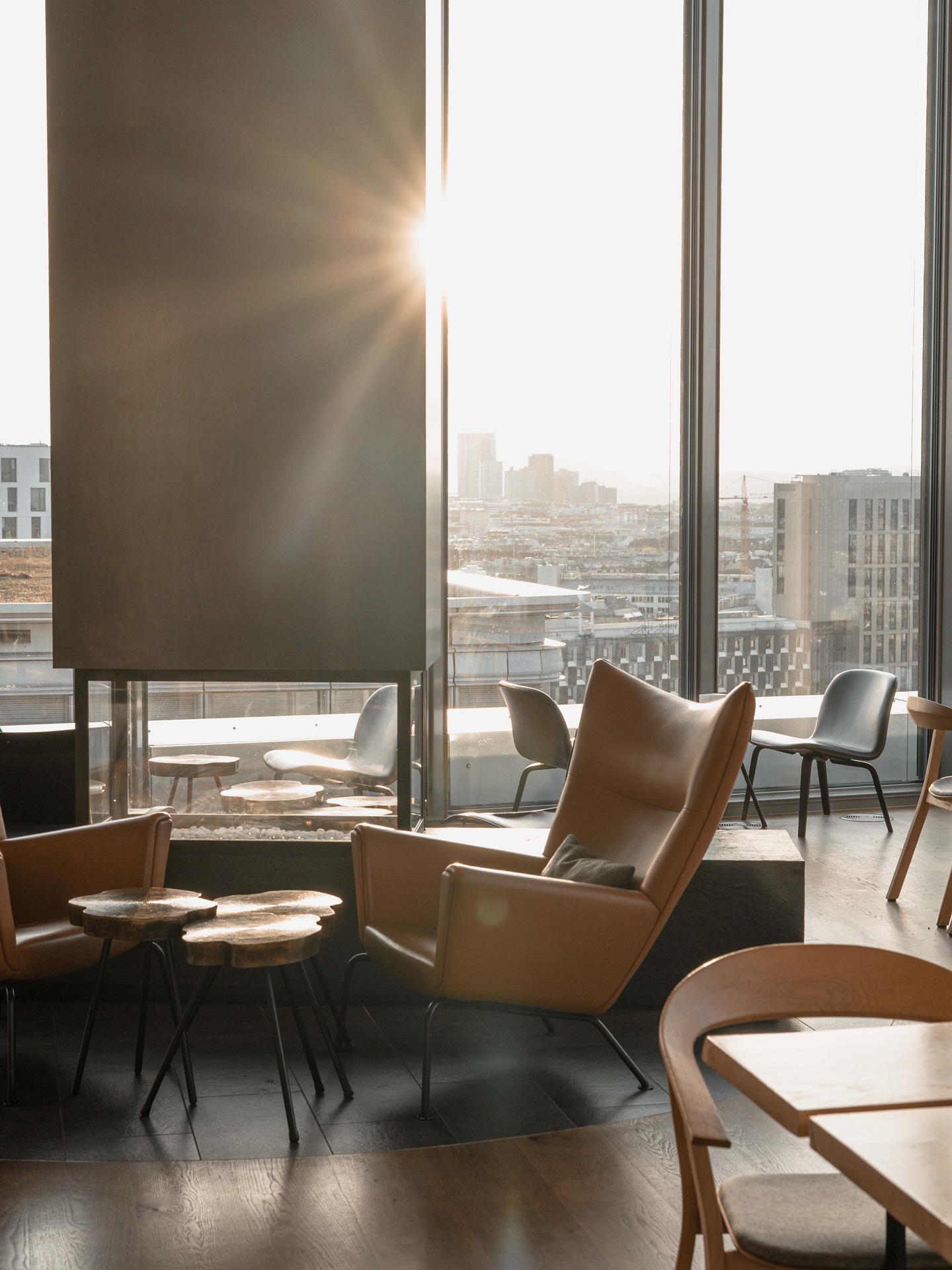 Cold days, warm vibes, and a touch of sunshine ☀️❄️✨ – nothing beats cozy moments above the city. Wrap yourself in the glow of winter light, sip your favorite drink, and enjoy breathtaking views that make chilly days feel magical. 🌃
#cozymoments #aurorarooftopbar #bestoftheday