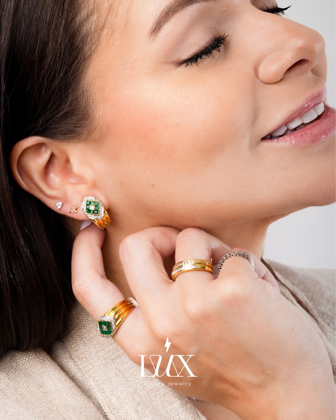 ¡Oficialmente estamos en modo Navidad! 🌟🎄💫
Ven por esas piezas hermosas… perfectas para regalar, perfectas para celebrar.
Te esperamos en @welovetulu en @multiplazapa
o entra a 💻 luxrayjewelry.com ✨