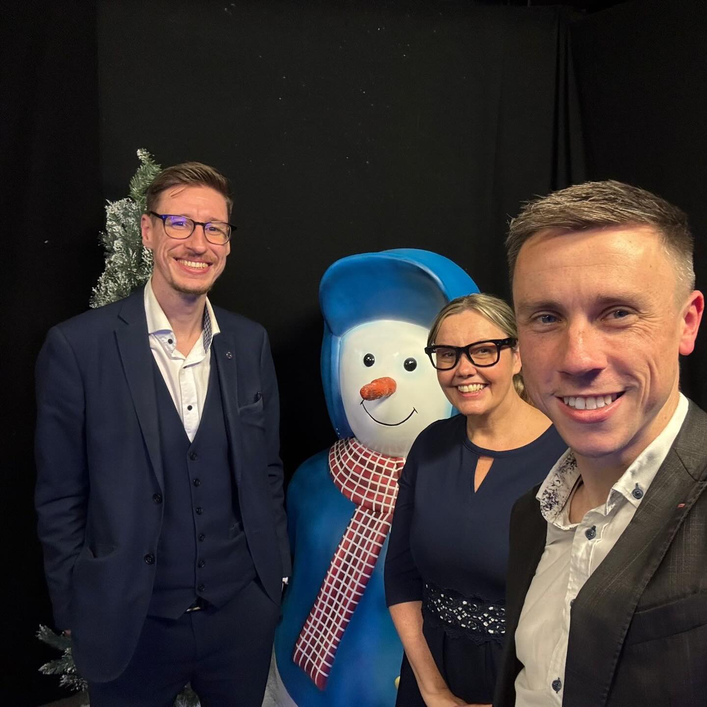 Lovely corporate event last week that needed more than myself. Luckily the fabulous @jamiemagic52 and @greg_chipman_magician were on hand to add to the fun and magic.
Thanks guys ππ
