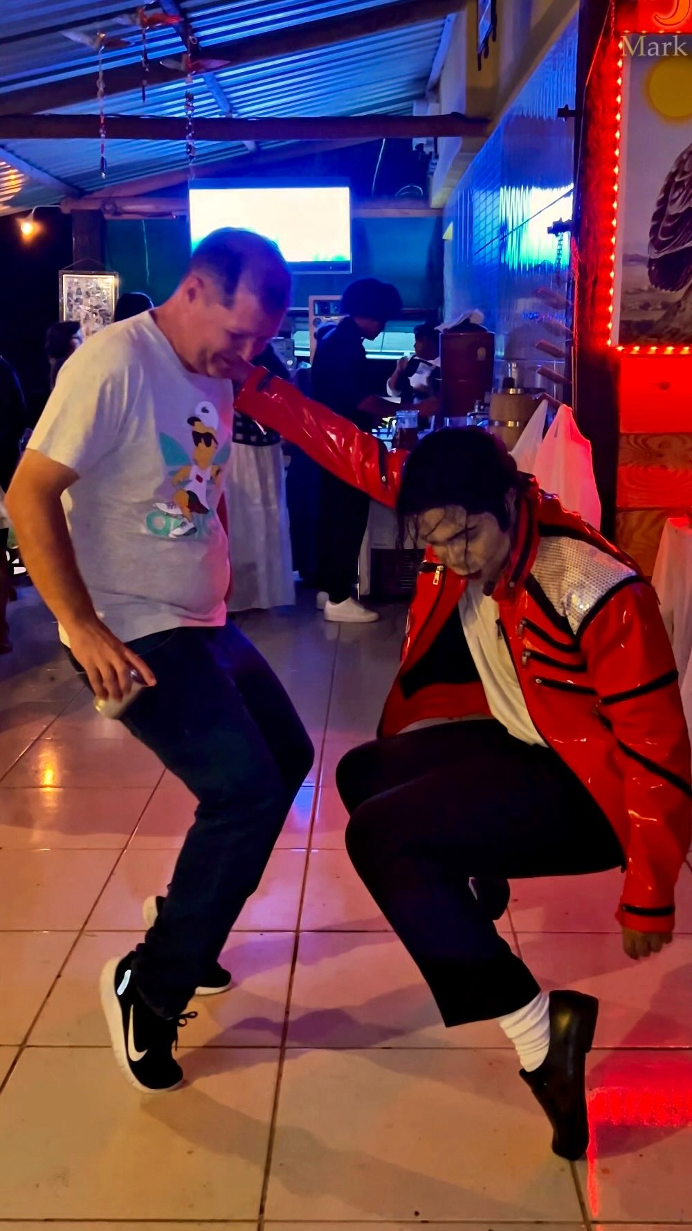 Neste sábado tive um prazer enorme de levar um pouco do legado do MJ lá nessa confraternização super especial lá em Santo Antônio do Leite-MG ❤️
Obrigado @claudiaverdessi por me convidar !! Amamos tornar o evento mais especial com a arte do MJ! 🙏🏾✨