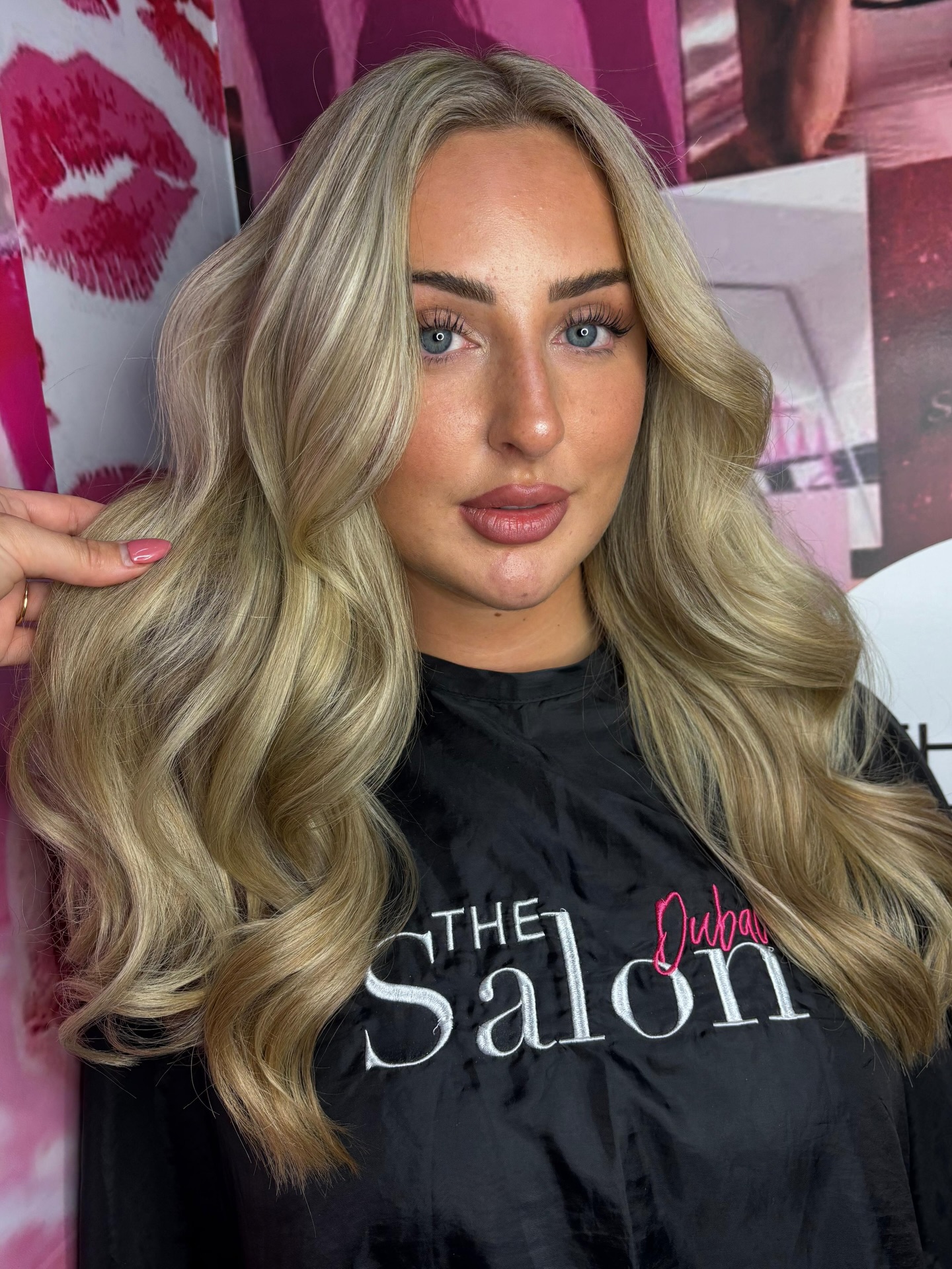 Soft glam, perfected ✨
Beautiful blonde tones and effortless waves by @abbeyxhair , creating a flawless, luminous finish made for festive season glam.
This is where Dubai gets ready 🤍
📍 The Salon Dubai — Sky View
#TheSalonDubai #HairByAbi #DubaiHair #BlondeGoals #FestiveGlam #WhereDubaiGetsReady