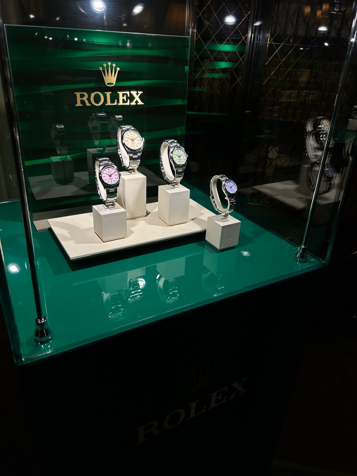 Why “Oyster Perpetual”?
@rolex named their iconic line after the oyster shell🦪
In 1926 Rolex created the first truly waterproof watch case.
They designed it to seal tight, like an oyster shell: protecting the movement from water, dust, and the world outside. They called it the Oyster case.
A few years later, they introduced their self-winding movement, powered simply by the motion of your wrist. Always moving, always alive. They named it Perpetual.
So when you see Oyster Perpetual, it stands for:
• a case as protective as an oyster shell
• a movement that runs perpetually, without effort
• craftsmanship built to last a lifetime
For us, the name has always been iconic.
And as oyster lovers ourselves… it feels like destiny that we got to serve day-fresh oysters at a Rolex event. A full-circle moment. ✨
#oystersociety #Rolex #oysterperpetual #luxuryevents #eventcatering #londonevents #oysterexperience #luxuryservice #maldonoysters #oysterlovers #brandstories #eventinspiration #ukevents