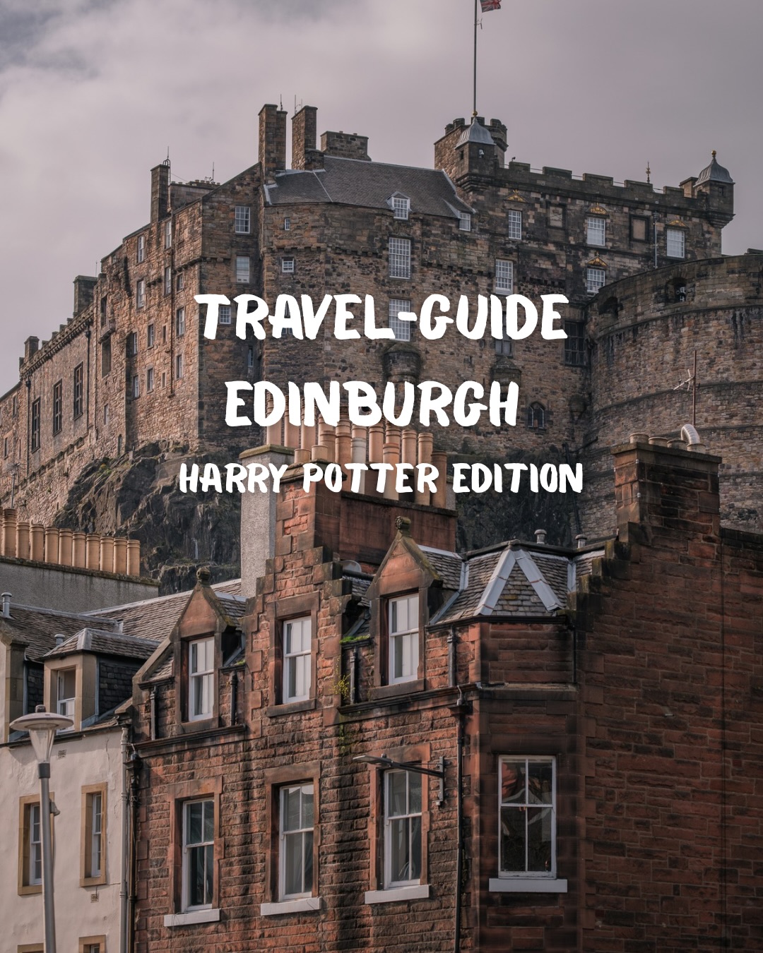 🏴Travel Guide Edinburgh – Harry Potter Edition.
Highlights und Tipps für deine magische Reise.
Mit dem ersten Advent startet für uns eine der magischsten Zeiten im Jahr. Und was könnte dazu besser passen als der wohl magischste Travel Guide überhaupt. In der Weihnachtszeit gehören bei uns Harry Potter Bücher und Filme einfach dazu und eine kleine Reise nach Hogwarts zu Weihnachten darf einfach nie fehlen.
Mit unserem Edinburgh Guide kannst du dieses Gefühl sogar Wirklichkeit werden lassen. Die Stadt steckt voller Orte, die an die Zauberwelt erinnern und J K Rowling zu ihrer magischen Welt inspiriert haben.
🐘 The Elephant House Café besuchen
Ort, an dem J.K. Rowling große Teile der frühen Bücher schrieb. Das originale Café ist leider abgebrannt aber es wurde in der Victoria Street neu eröffnet.
🛍️ Durch die Victoria Street schlendern
Gilt als wichtigste Inspirationsquelle für die Winkelgasse.
🏨 Das Balmoral Hotel ansehen (Suite 552)
In dieser Suite schrieb Rowling das letzte Kapitel von Harry Potter.
🪦 Greyfriars Kirkyard erkunden
Grabsteine mit Namen wie Riddle und McGonagall.
🏫 George Heriot’s School von außen betrachten
Erinnert optisch an Hogwarts mit vier „Häusern“ und Türmchen.
🏛️ Die City Chambers besuchen
Rowlings Handabdruck ist hier dauerhaft verewigt.
🏰 Edinburgh Castle bestaunen
Viele Fans sehen darin ein reales Vorbild für die Hogwarts Silhouette.
🏘️ Dean Village entdecken
Eine märchenhafte Kulisse, die Fans an magische Orte erinnert.
🪑 In Antiquitätenläden stöbern
Versprüht echten Winkelgassen Flair.
🧪 An einem Zaubertrankkurs teilnehmen
Workshops in Edinburgh gestalten die Experience wie Hogwarts Unterricht.
🪄 Die Pottertrail-Tour mitmachen
Führung zu Schreiborten und wichtigen Inspirationsplätzen.
🌿 Royal Botanic Garden besuchen
Erinnert an Gewächshäuser aus dem Kräuterkunde Unterricht.
Auf unserem Blog www.weltallerliebst.de (Link in Bio) findet ihr all unsere Tipps, schaut gerne mal vorbei.💕
.
.
#edinburgh #visitscotland #scotland #edinburghcity #travelphotography #cityphotography #wizardingworld #potterhead #harrypotteredinburgh #travelinspiration #reiseblog #reisetipps #edinburghmagic
