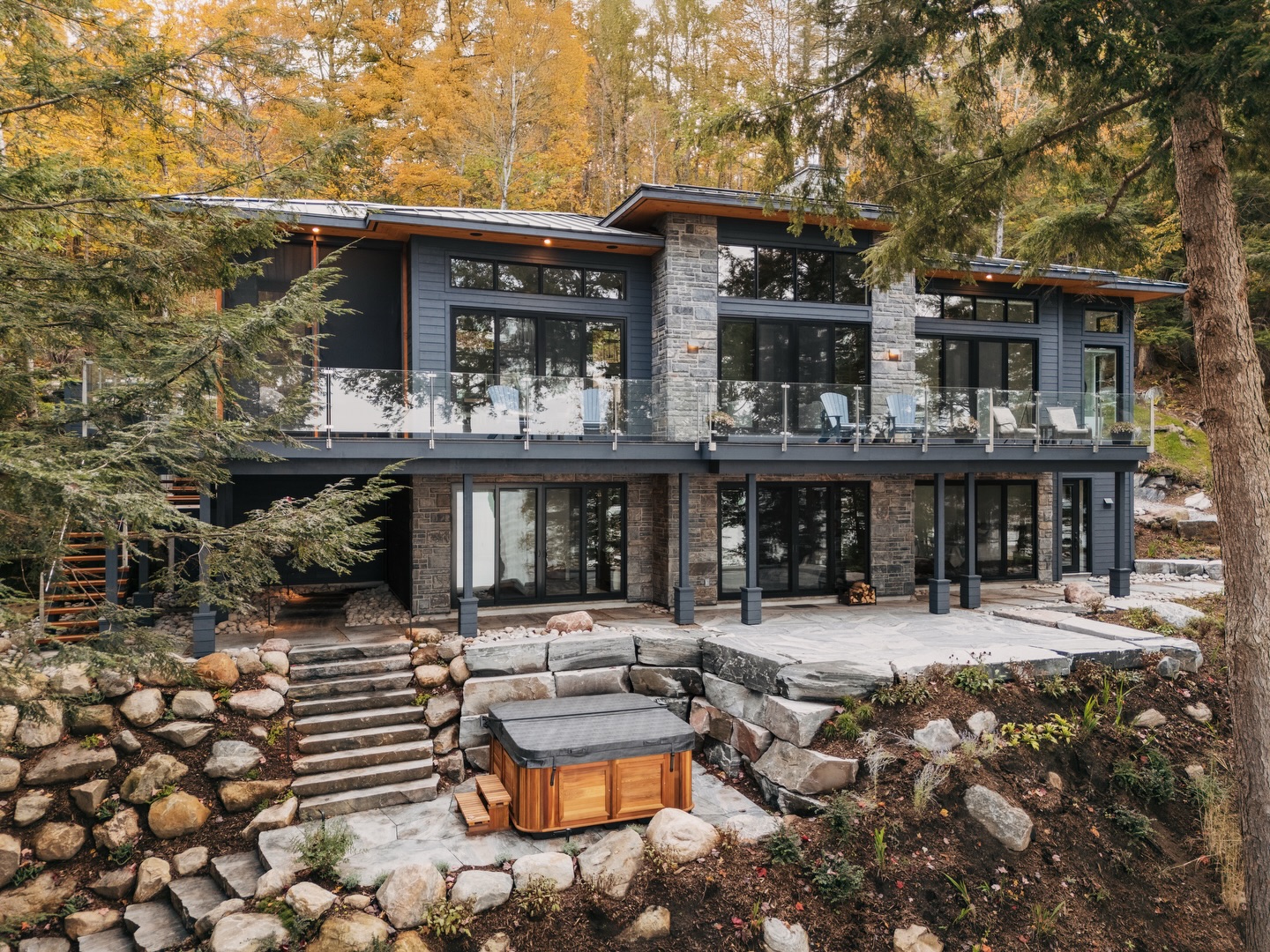 Step inside this beautiful, modern cottage located on Lake Rosseau.
This custom-built 3,700 square feet cottage features four bedrooms, three bathrooms, expansive windows, a custom stone fireplace, a muskoka room, and so much more!
The attention to detail, quality materials, and luxurious feel throughout this custom build is what makes it truly unique.
Follow @pattymacbuilt for more home & cottage inspiration!
Follow @spencerdouglasmuskoka for more design content and inspiration.
.
.
.
Construction by @pattymacbuilt
Design by @spencerdouglasmuskoka
The team involved:
HVAC: @airsourcehomecomfort
Sandfill & Top soil: @brentquarries
Kitchen millwork & Countertops: @chervinkitchen
Interior and Exterior stairs: @greywoodcustom
Windows: @lakelandwd
Heatline & Plumbing: @leeplumbingmuskoka
AV & Boathouse fibre line: @muskokahometheatre
Exterior finishing & Deck material: @muskokalumber
Fireplace: @muskokastone
Electrical: @mcmorranelectric