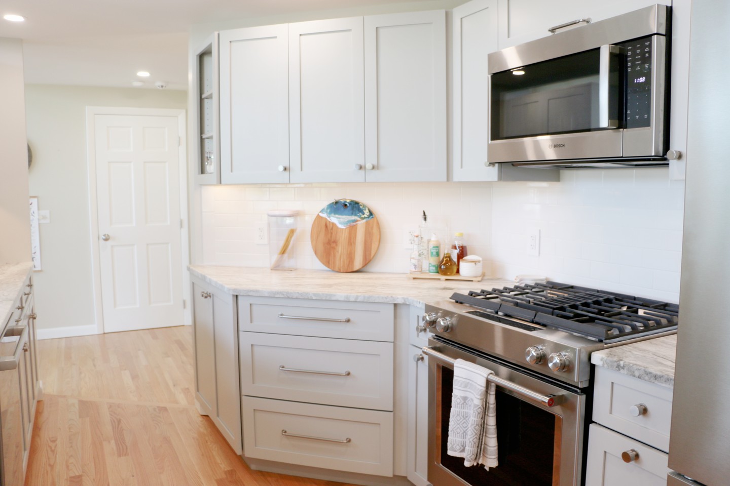 Take a look at this bright and welcoming kitchen renovation. Our team loved bringing the homeowners’ vision to life with thoughtfully designed cabinetry, improved storage, and a layout that truly works for everyday living. It’s the kind of space that feels good to come home to—crafted with care by Cape Associates.
#CapeCodConstruction #CustomCabinetry #KitchenRenovation #HomeRemodeling #CapeAssociates
