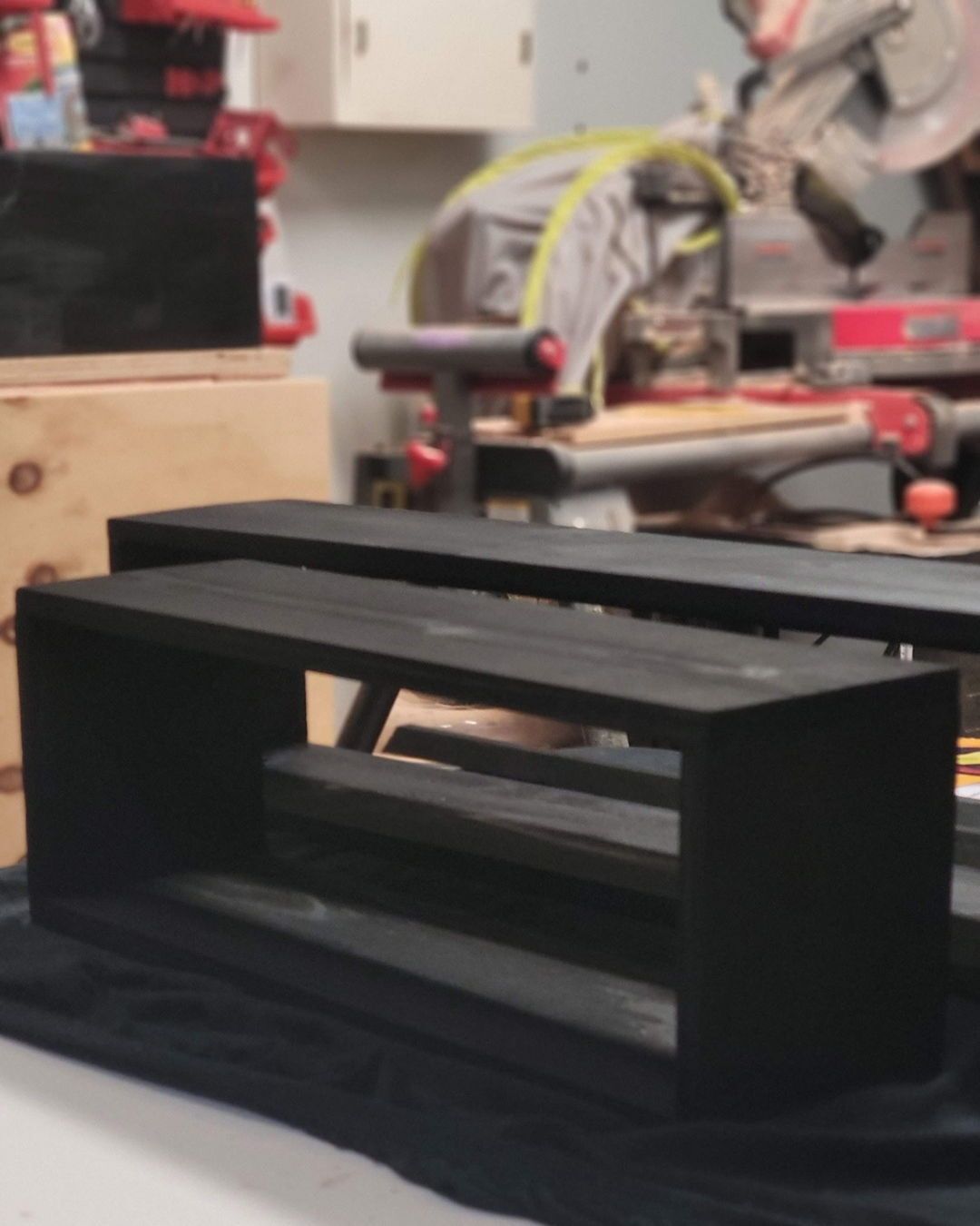 I made these all-black, stained, 1-minute, easy-mounted shelves.
#easymountshelf #easyinstallshelf #woodcubeshelf