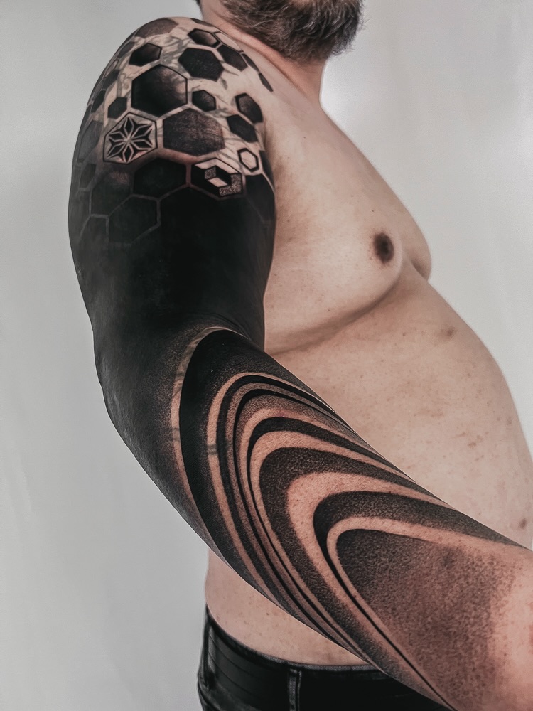 Solid black. Clean geometry. Organic waves. One unified system.
From the shoulder to the hand, every section was built step by step
—
hexagons locked in place, mandalas carved inside, fades pushing into blackout,
and the waves carrying the whole flow down the arm.
A full transformation in blackwork.
And this is just the beginning of what’s coming.
Booking open in Oakland — DM to start your piece.
#blackworktattoo #geometrictattoo #blackworksleeve #oaklandtattoo #bayareatattoo #blackouttattoo #mandalatattoo #hexagontattoo #usatattooartist #oaklandink #solidblacktattoo #dotworktattoo #tattooarmwork #geometricsleeve #blackworkartist