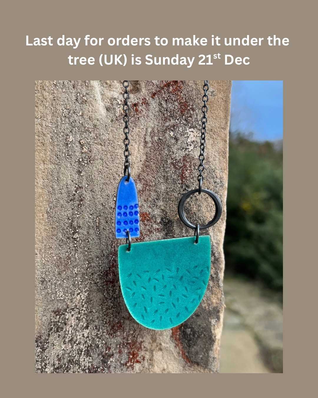 There are lots of pieces available in my online shop and you can order up until Sunday 21st to guarantee it making it under the tree in time (in the UK) 🎄🎄🎄
#handmadejewellery #designermaker #enamelandsilverjewellery