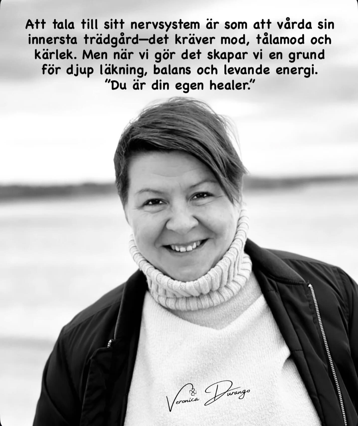 Forskningen visar att nervsystemet förblir formbart genom hela livet. Det är aldrig för sent. Varje gång du möter dig själv med trygghet, reglering och närvaro påbörjar du en process som bokstavligen omformar hjärnans kopplingar. Små handlingar, upprepade med intention, skapar gradvisa men genomgripande skiften — både i din biologi och i ditt medvetande.
Här möts det spirituella och det neurologiska, två språk som i själva verket beskriver samma sanning från olika dimensioner:
Du återtar din kraft.
Du reprogrammerar det som en gång programmerade dig.
Du blir arkitekten av din inre värld.
Och mycket av det vi bär kommer inte från oss själva. Det vilar i våra tidigare generationer — i deras sår, deras strategier, deras tystnader. Vi ärver inte bara gener, utan också emotionella mönster, nervsystemstillstånd och trosuppfattningar som en gång var nödvändiga för någon annan. När vi börjar frigöra denna energi, synliggöra det som varit dolt och skifta de inre övertygelserna, tar vi tillbaka något djupt mänskligt: vår rätt att vara hela, levande och fria.
Det är då det magiska verktyget — vår egen medvetna närvaros och röst — blir porten till läkning. När vi använder det med klarhet och mod kan vi förändra mer än våra liv: vi förändrar riktningen för dem som kommer efter oss.
Hur landar dessa ord? 🧡
.
.
.
#tala#ord#stressfri#trygghet#healing#generationer#heal
