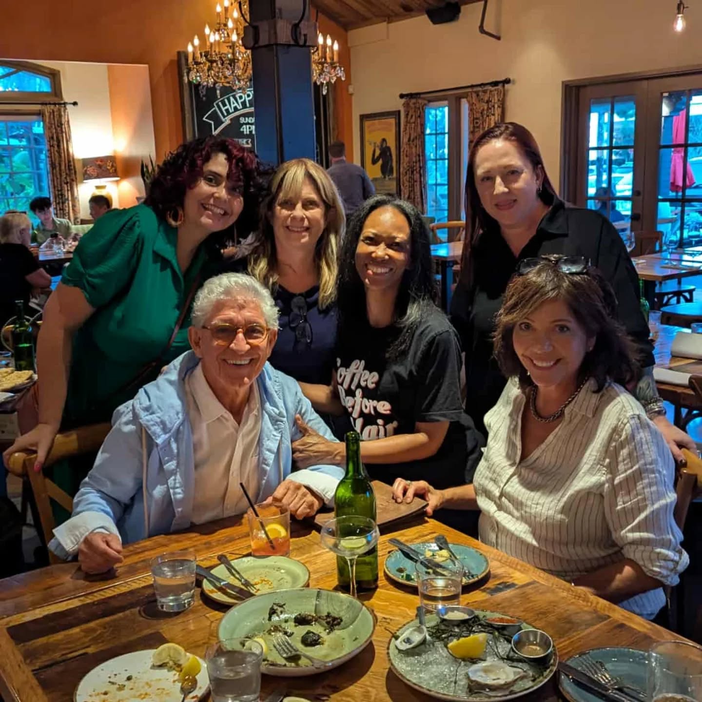 I am thankful for this amazing group of people who make up Summer House Salon. ๐๐ฆ๐ฝ๐โจ๐พ
@tswipes @patricia.warner.9406417 @suzannesgreathairsolutions @keishag.hermosabeachhair