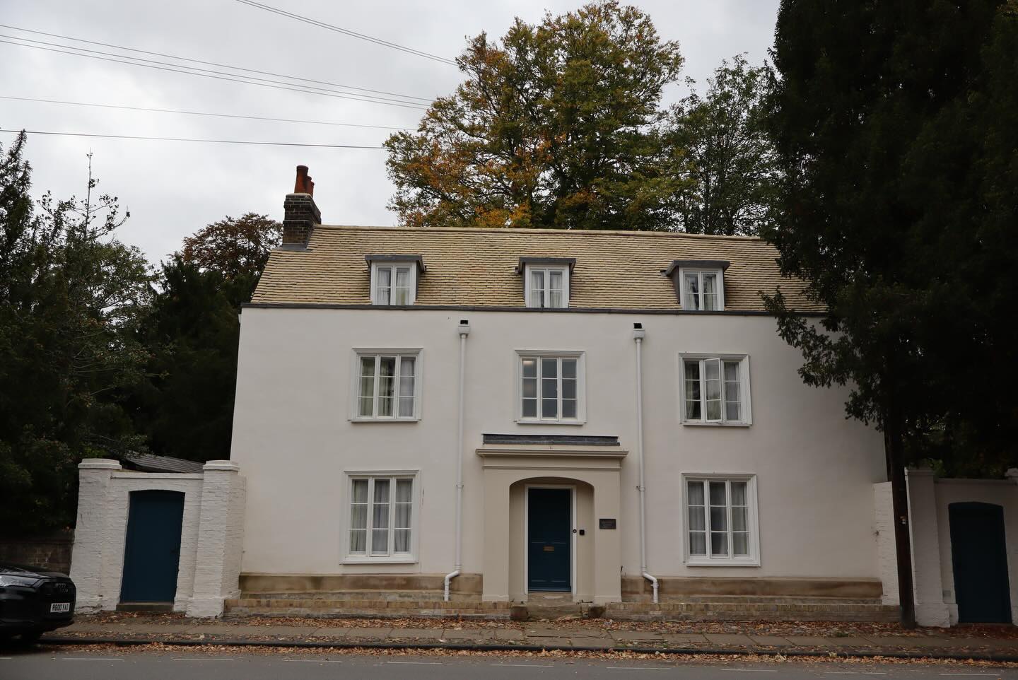 Ashton House, Cambridge - Our plasterers used Warmcote and Limecote from @bestoflime internally and externally. Internally we conserved the original hardwood laths and applied lime plaster. Externally we applied it to a mixture of brick and woodfibre board. We also replicated the external architrove around the windows on the front facade.
@regentconstructioncamltd