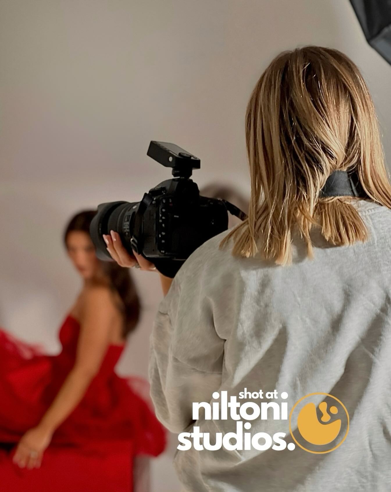 We adore having these two talents in. Always a pleasure. Countdown to Christmas approaches.
Shoot: @dmuse.wigs
Photographer: @caitlinburkephotography
Model: @danigmakeup