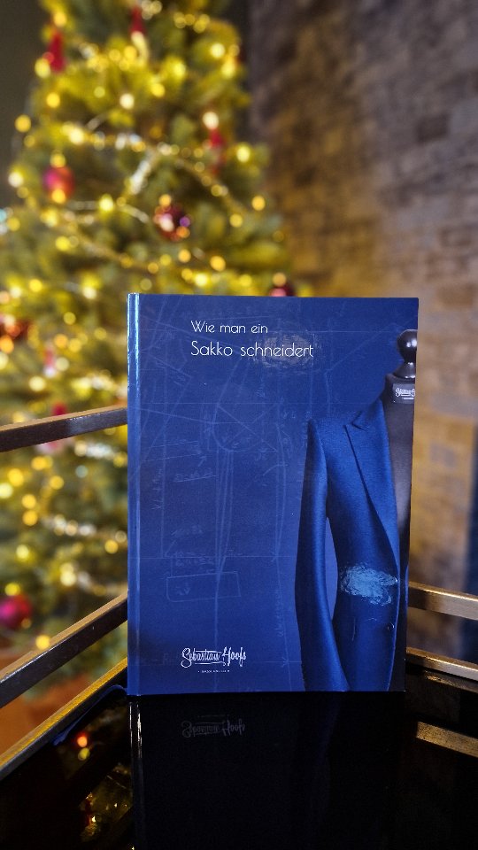 🎄Noch bis zum 24.12. mit dem Code XMAS25 einen Weihnachtsrabatt auf den gesamten Warenkorb sichern! 🎉
Den Linktree findet ihr in der Bio sowie alle weiteren Informationen zum Buch.
#sebastianhoofs #wiemaneinsakkoschneidert #tailoring #craft #handwerk #cologne