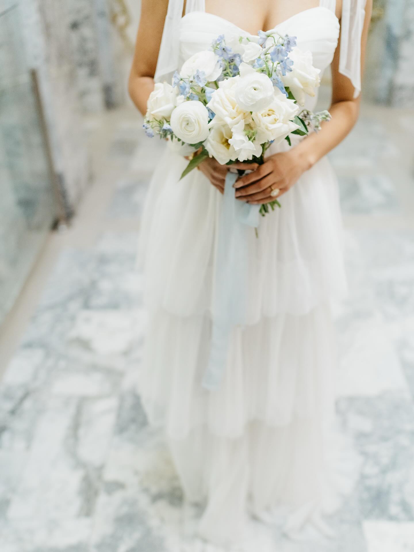This building was MADE for this color palette and I’m itching to do an event in here 🤩
@nicolepittsphoto
@nikki.adams
#utahflorist #utahweddingvendor #weddingflowers
