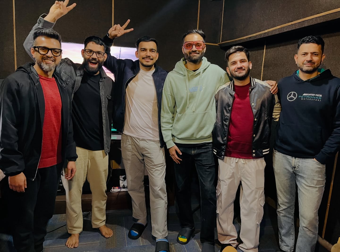 Another strong group of DJs has successfully finished the Professional DJ Course at Rewire Music Academy.
Focused training, real skills, and a clear understanding of the craft ready to step into the scene.
👏 Congratulations to:
@myaanmusic @_deejay9 @rohitz83 @bahetu.wav
Wishing you all powerful sets, strong identities, and long-lasting journeys in music.
🎶 Professional DJ training
🎛 Industry-ready curriculum
📍 Gurugram | Delhi NCR | Online Worldwide
#DJCourse #DJTrainingIndia #RewireMusicAcademy #DJLife #professionaldj