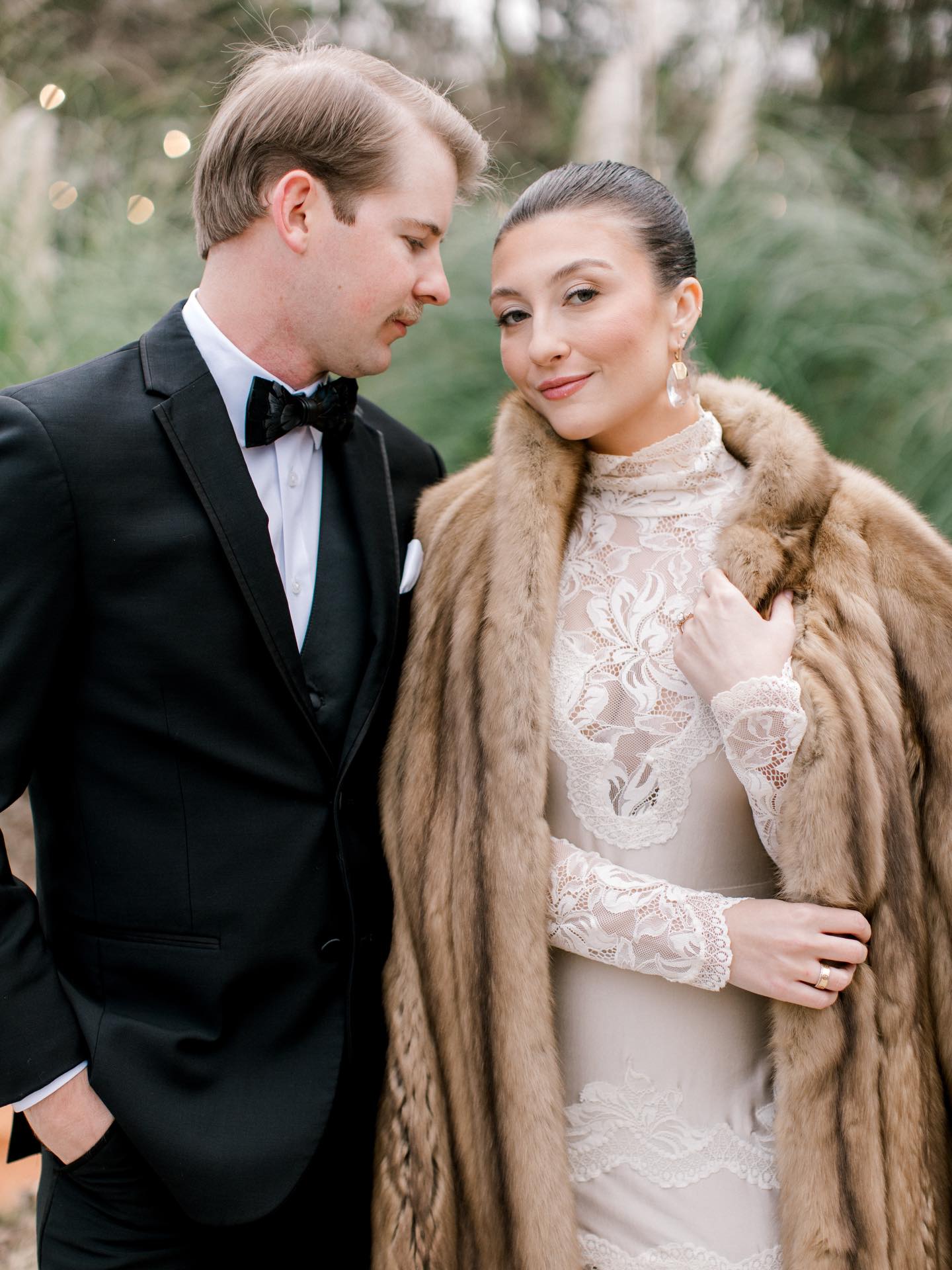 Ellison & Tyler had an intimate ceremony Saturday evening and ooooh, their portraits are 🤌🏻 chefs kiss* let’s hear it for the furrrr
#dentonweddingphotographer #mckinneyweddingphotographer #dallasweddingphotographer #fortworthweddingphotographer