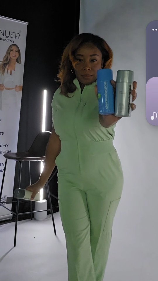 HAPPY HEALTHY HOLIDAYS 40% off #onlinesale
🙋🏾♀️3 of my most favorite weekly exfoliants here.
If you dont want an exfoliant, cool, choose from over 113 other professional grade skin care items, that I have curated over the last 20 years. #masteresthetician
I just want holistic top shelf results for my clients and I.
Each are unique: Charcoal, Oat, Rice Brand Base.
DM me to leaen a lot more👋🏽🥰🙌🏽 or text 518.894.7994
☃️🎊🎁🛍 ENJOY 40% OFF ALL SKIN CARE PRODUCTS ONLINE ONLY! #masteresthetician ☃️🎊🎁
While on on shelf supplies last.
Offer ends December 14th