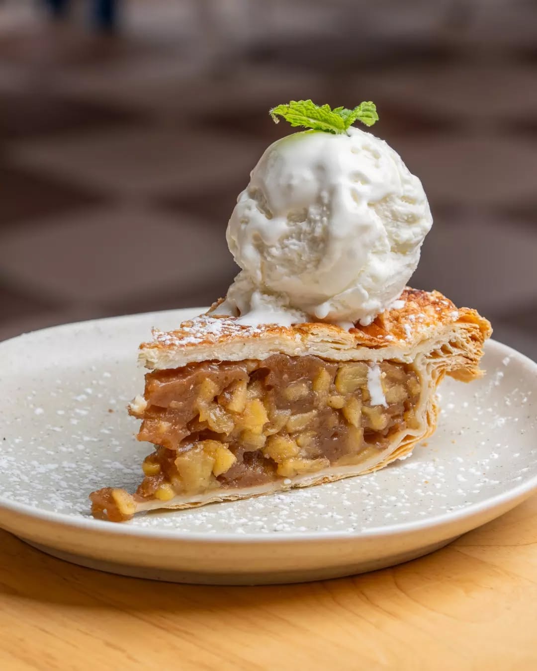 Two ways to finish your Christmas meal at Silvs: warm spiced apple pie or pavlova with summer berries🎄
Book your festive table now.