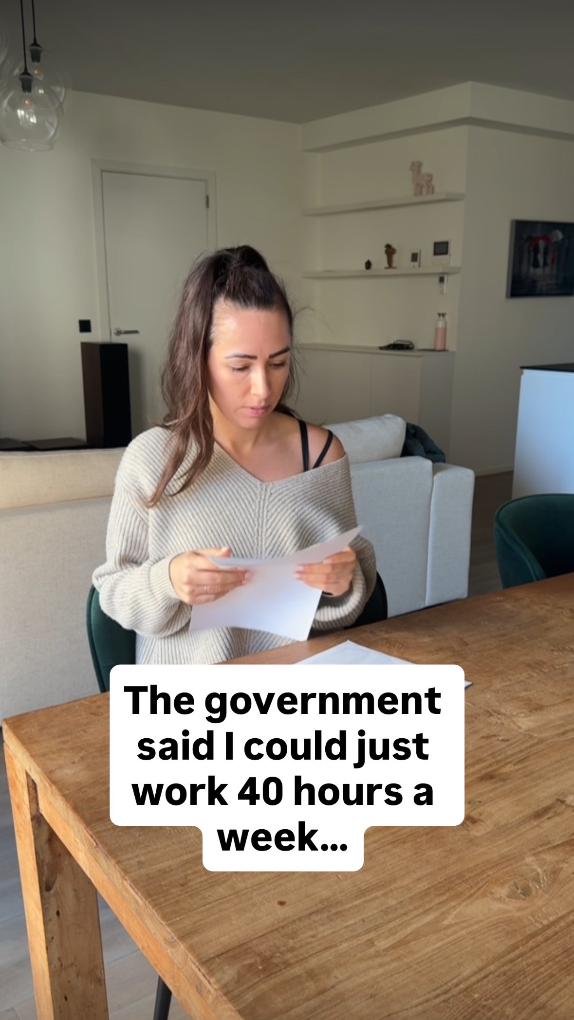 In 2019, two years after my concussion, I received a letter:
Within two weeks, your financial support will stop.
My brain was still overstimulated. My energy was almost gone.
I felt completely dependent on the decisions of others.
Medical evaluations, misunderstandings, constant stress…
it felt like my recovery was being put on pause.
I had no idea how I would survive that period.
So, I did everything I could:
lived off my savings
stayed with my parents for a while
rented out my apartment
babysat two days a week
Anything to get some rest and still pay the bills.
It felt unfair and discouraging — as if my recovery didn’t matter.
But slowly I learned: surviving this phase wasn’t just about money or rules.
It was about protecting my energy, setting priorities, and giving myself space to heal.
Two years after my benefits stopped (in 2021), I started doing what I now love most:
helping others recover from their concussions.
Since then, I’ve had the honor of helping over 2,000 wonderful people. 💛
💭 If you’re struggling with post-concussion symptoms and the disability system:
This process is hard, frustrating, and often confusing.
You’re not alone. 💛
What was your experience? Let me know in the comments 👇🏻